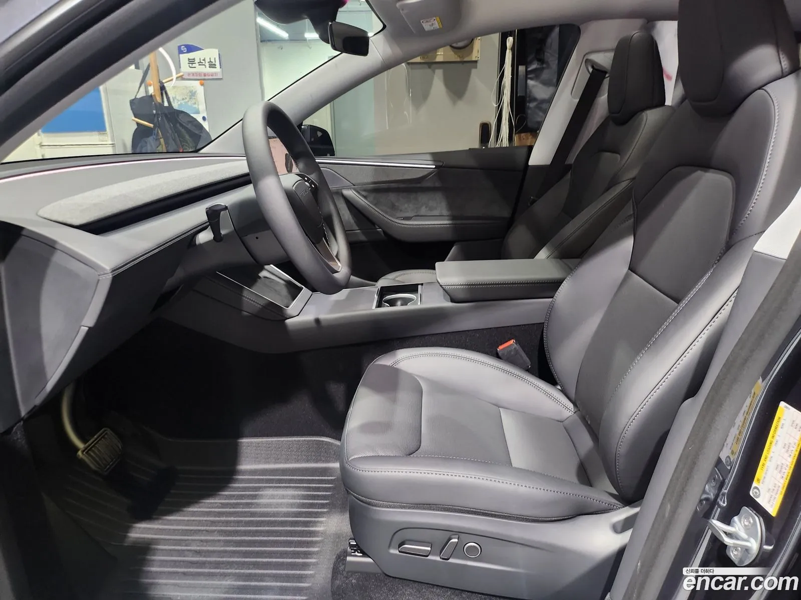 Tesla Model Y 2025 — 3