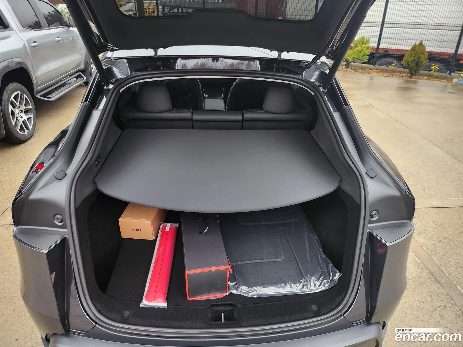 Tesla Model Y 2025 — 11