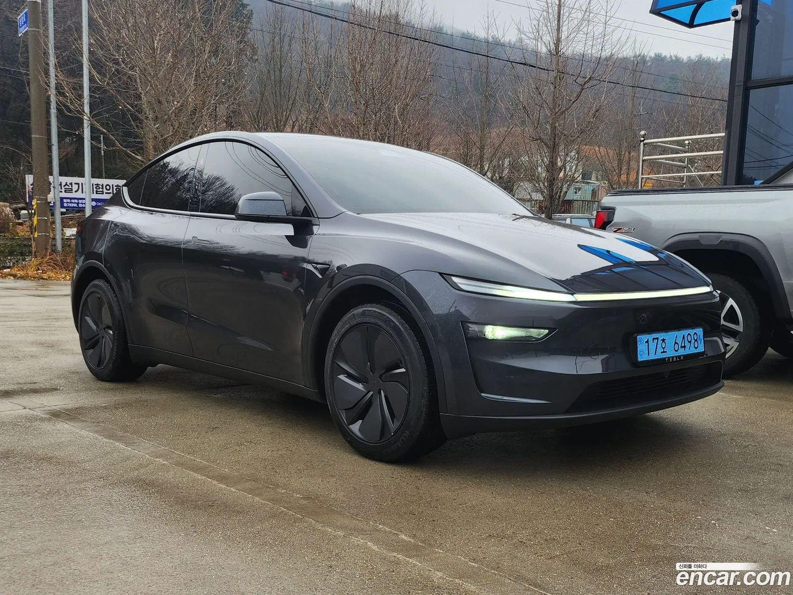 Tesla Model Y 2025 — 12