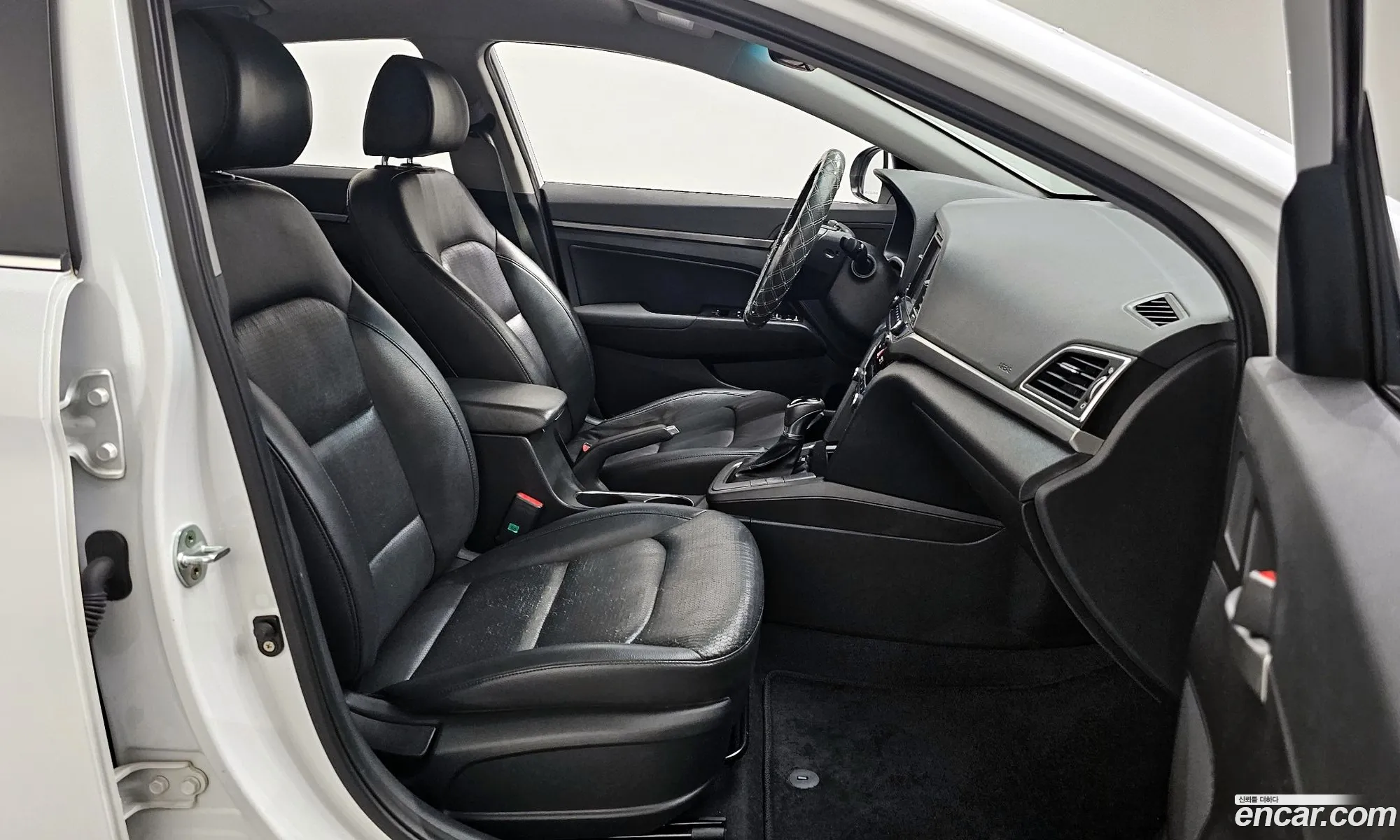 Hyundai Elantra AD 2016 — 17