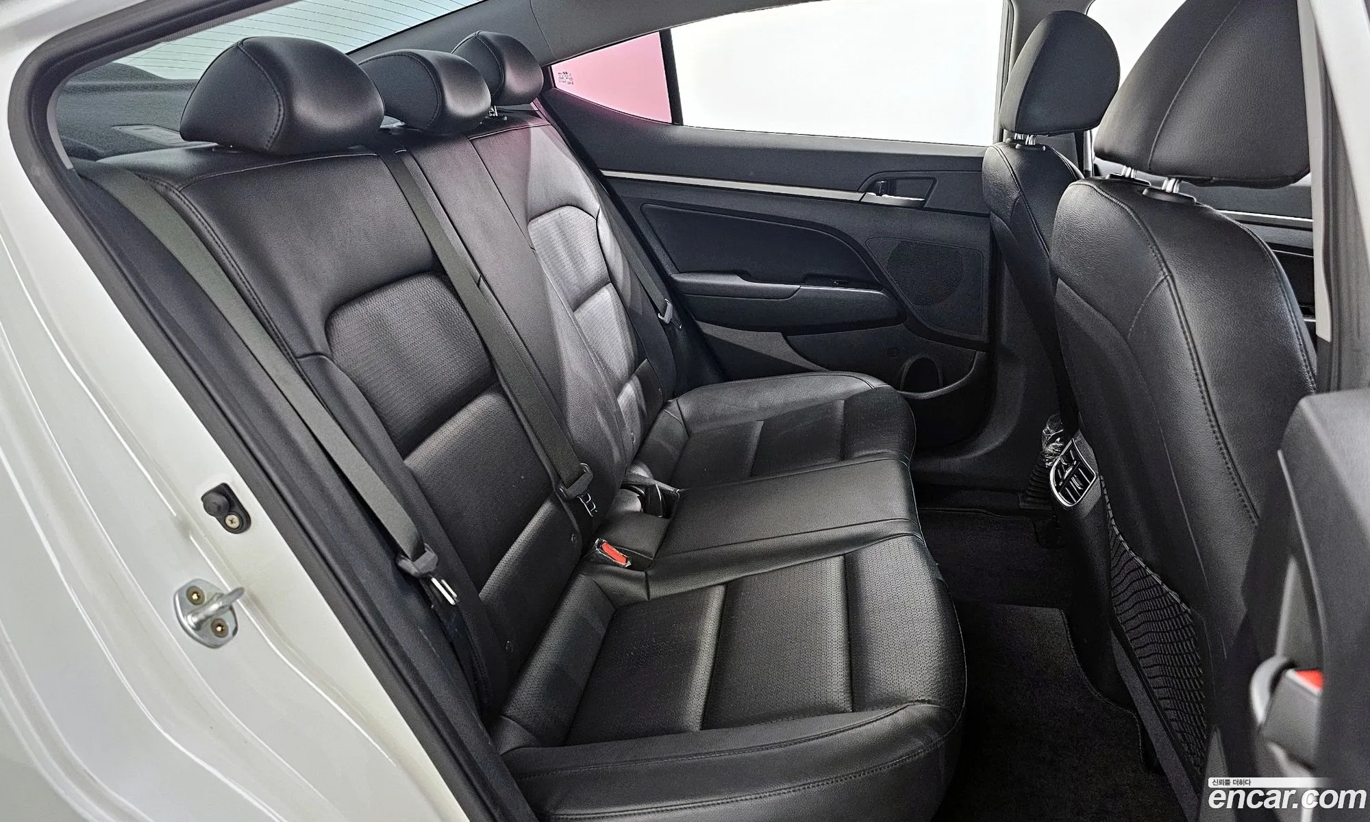 Hyundai Elantra AD 2016 — 15