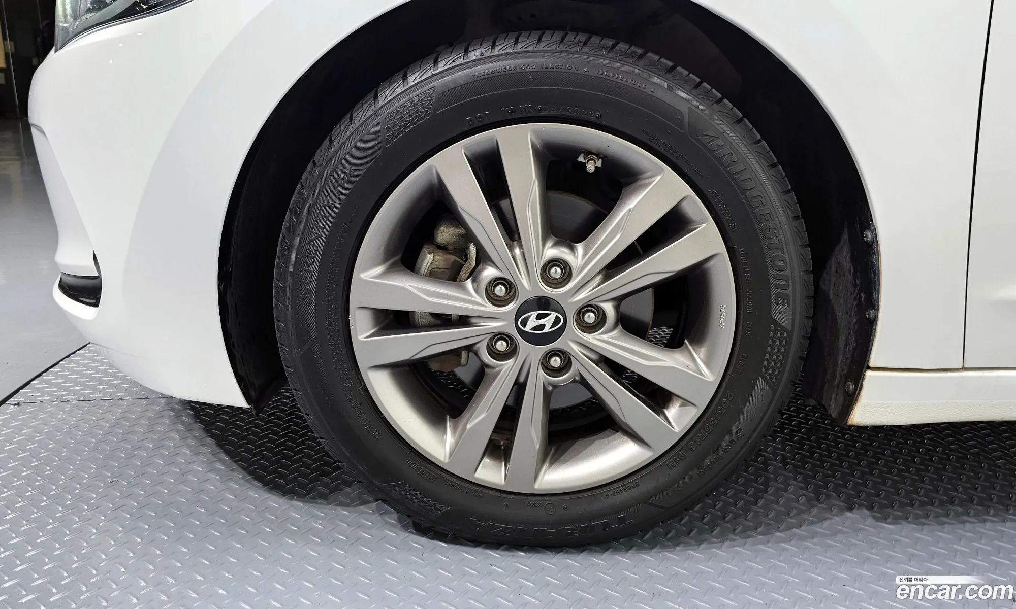 Hyundai Elantra AD 2016 — 11