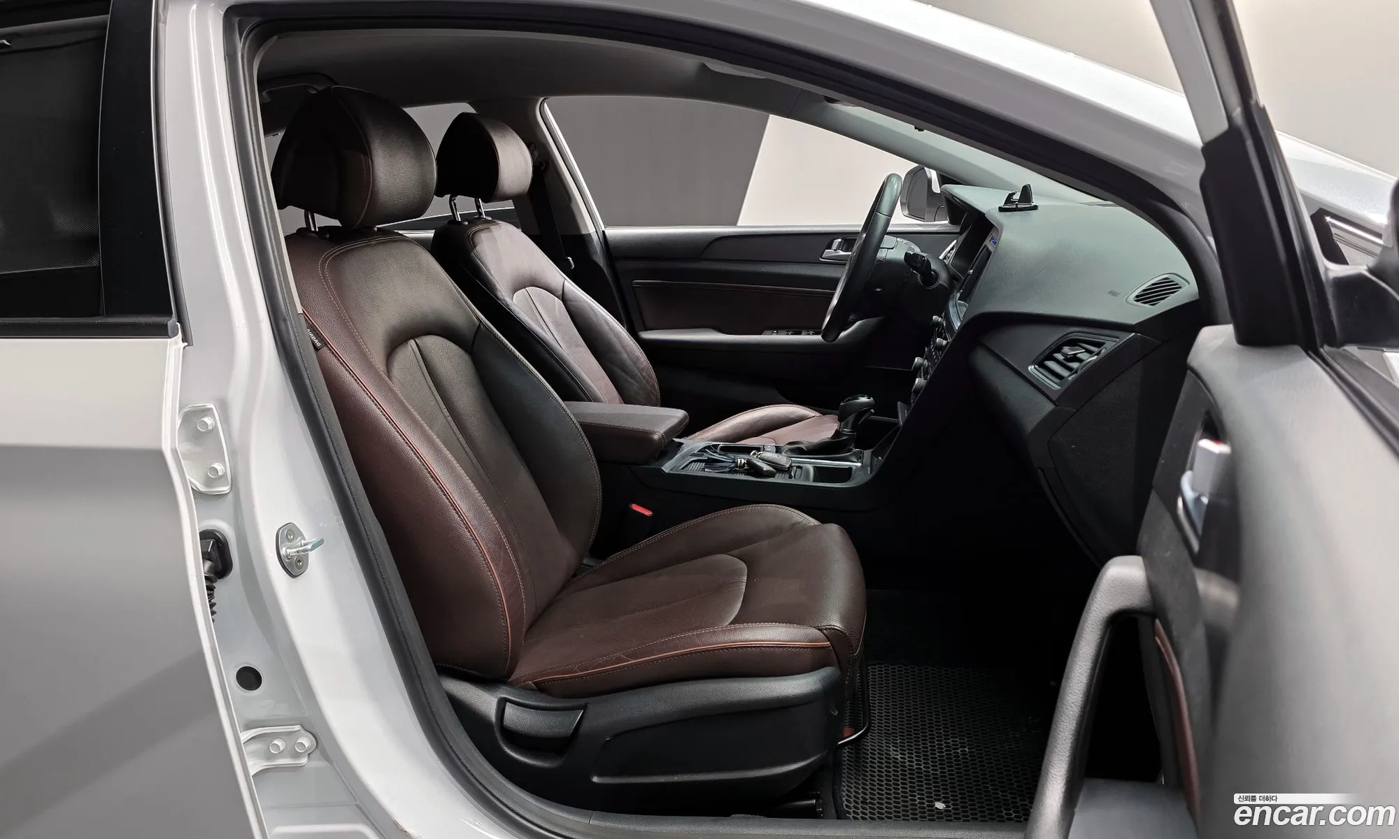 Hyundai LF Sonata 2017 — 12