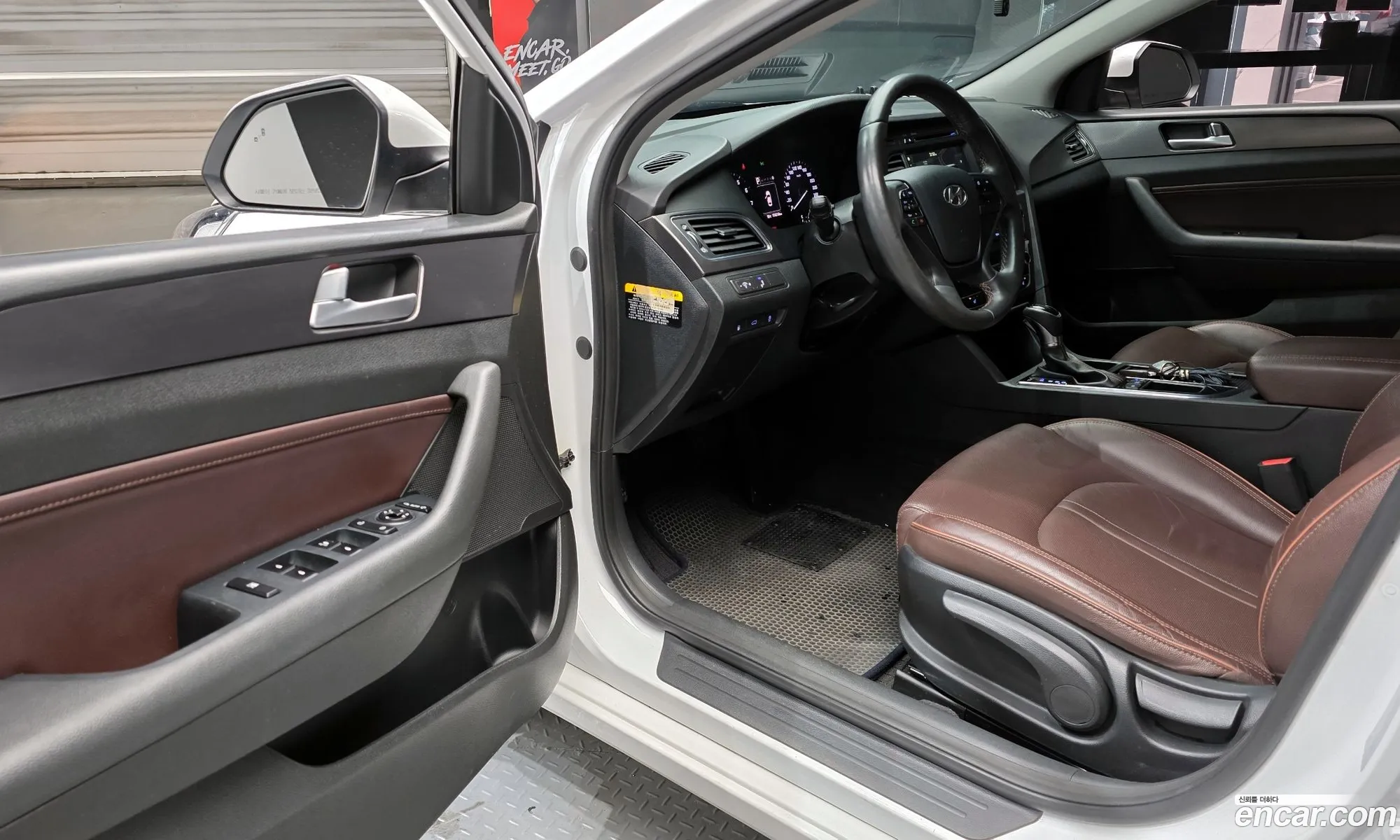 Hyundai LF Sonata 2017 — 21