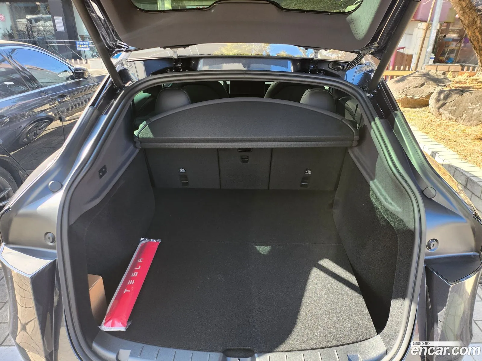 Tesla Model Y 2026 — 12
