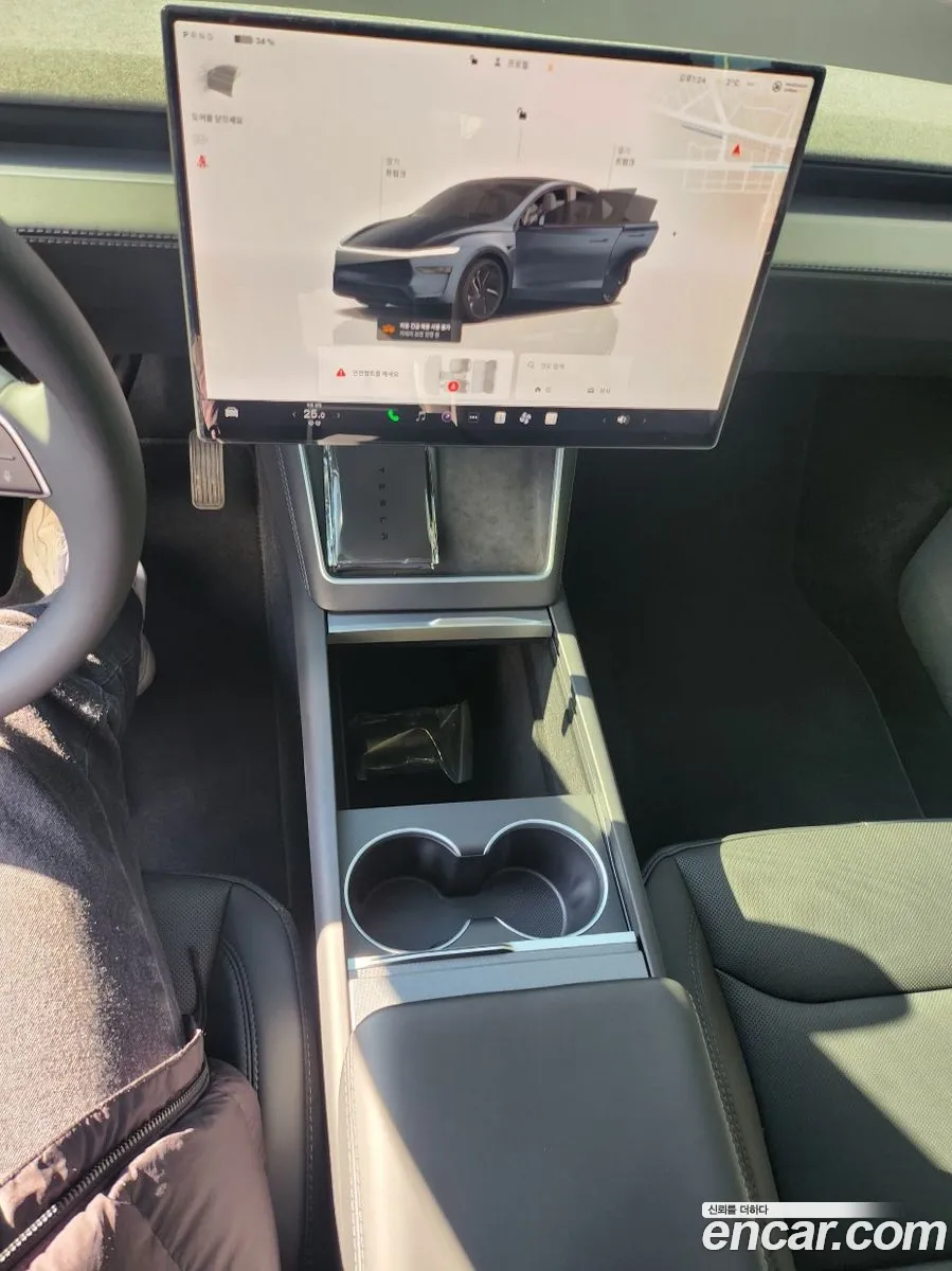 Tesla Model Y 2026 — 5