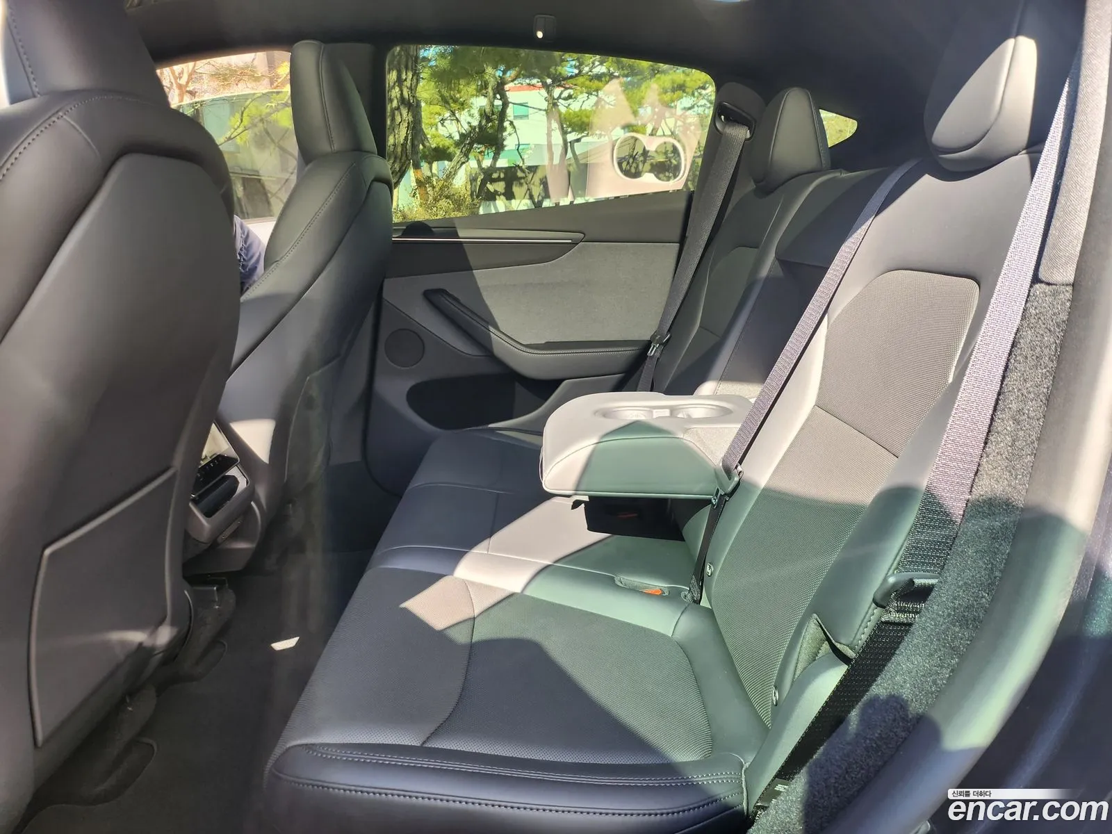 Tesla Model Y 2026 — 9