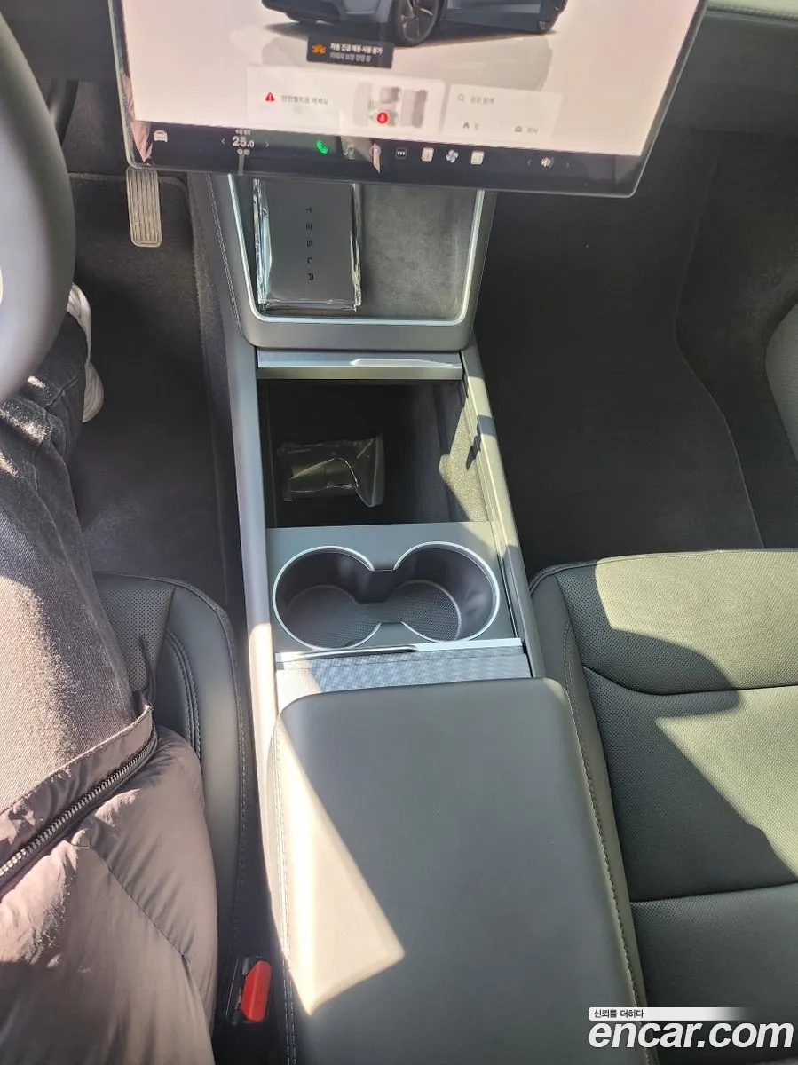 Tesla Model Y 2026 — 4