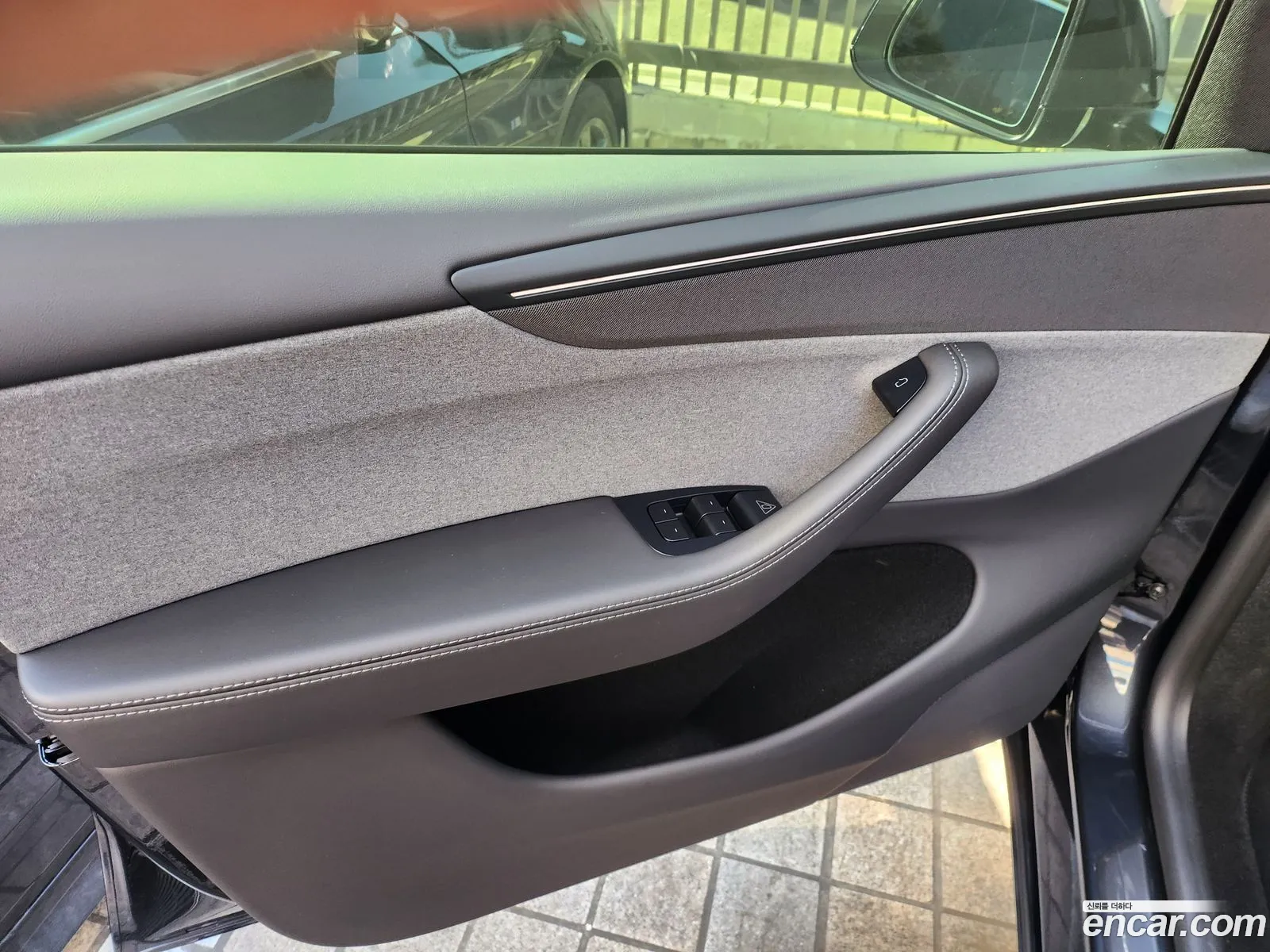 Tesla Model Y 2026 — 17