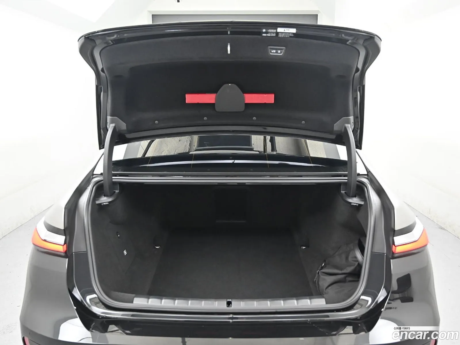 BMW i7 2023 — 16