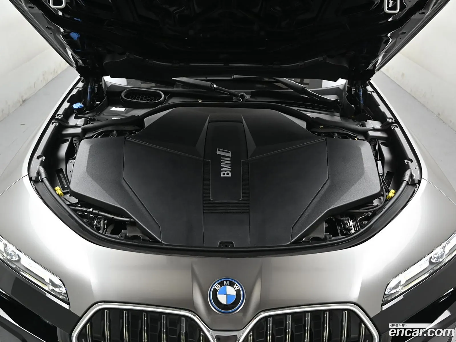 BMW i7 2023 — 14