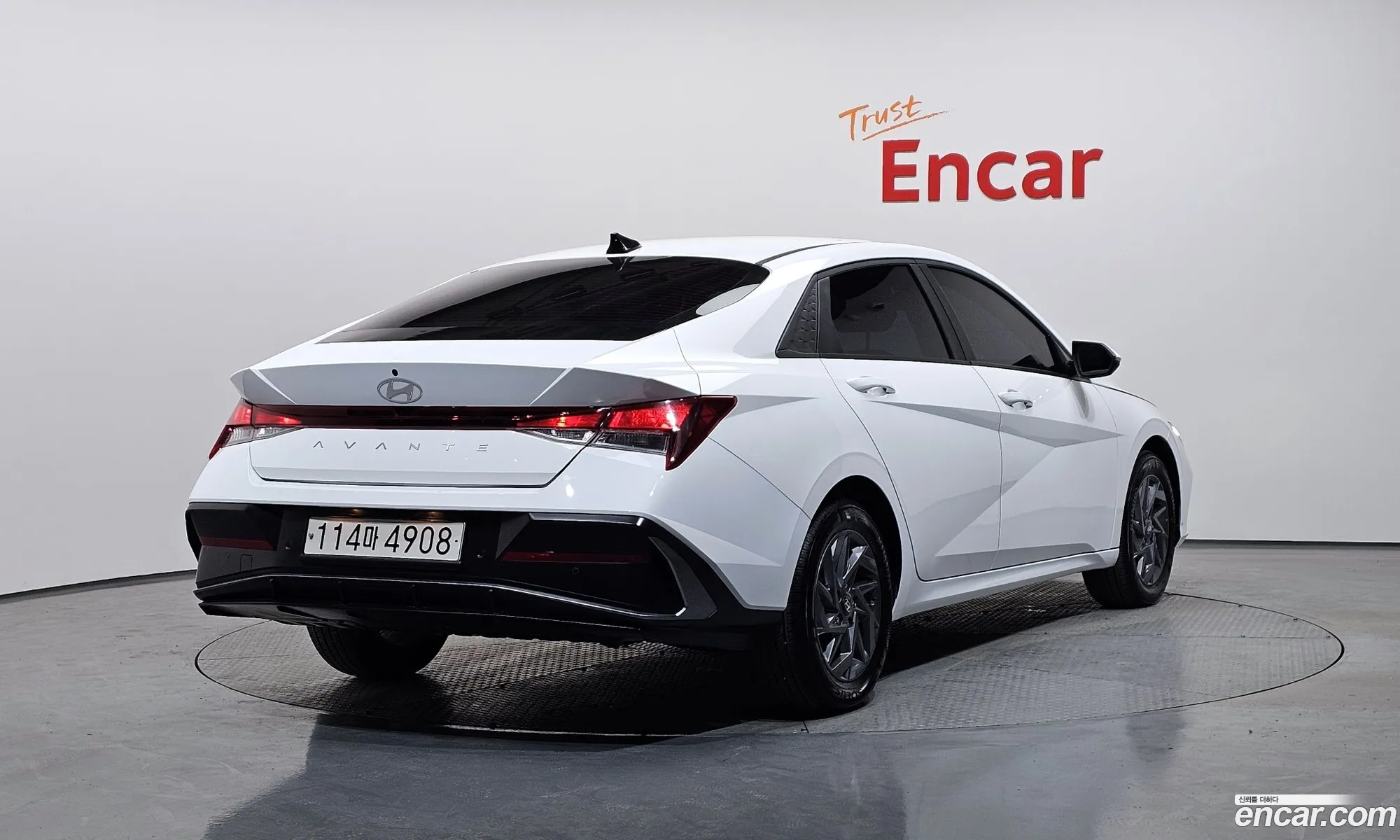 Hyundai Elantra Hybrid 2025 — 7