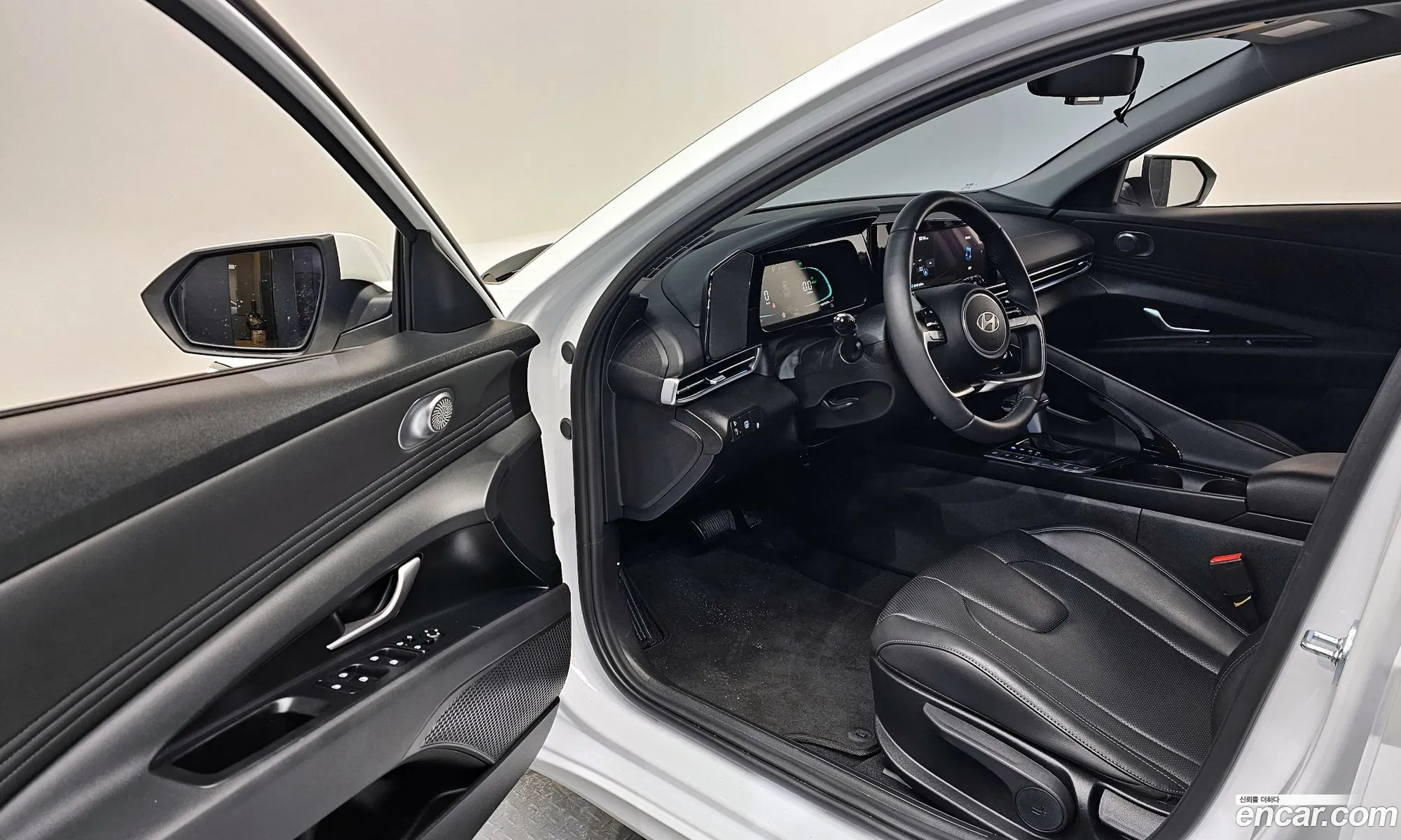 Hyundai Elantra Hybrid 2025 — 11