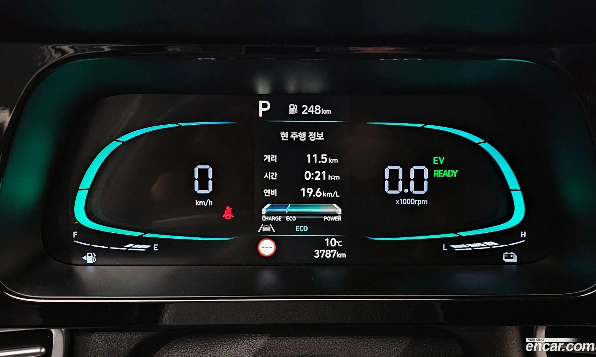 Hyundai Elantra Hybrid 2025 — 19