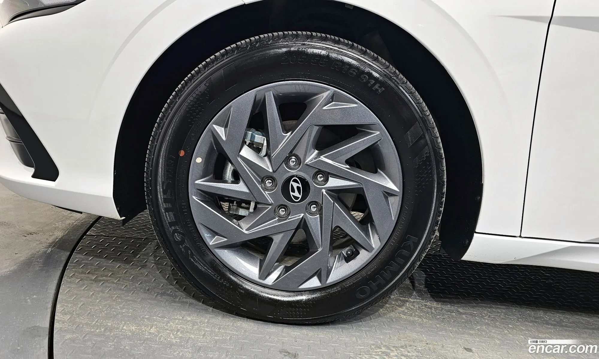 Hyundai Elantra Hybrid 2025 — 4