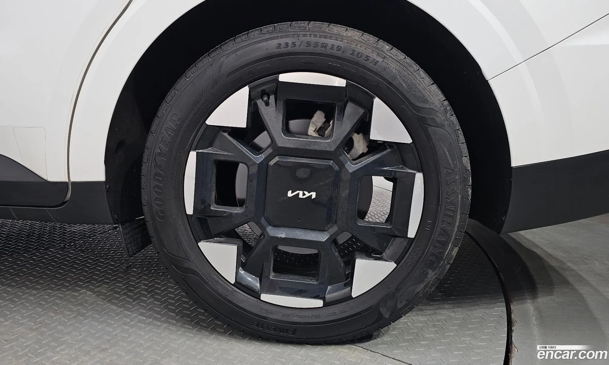 Kia Carnival 2024 — 17