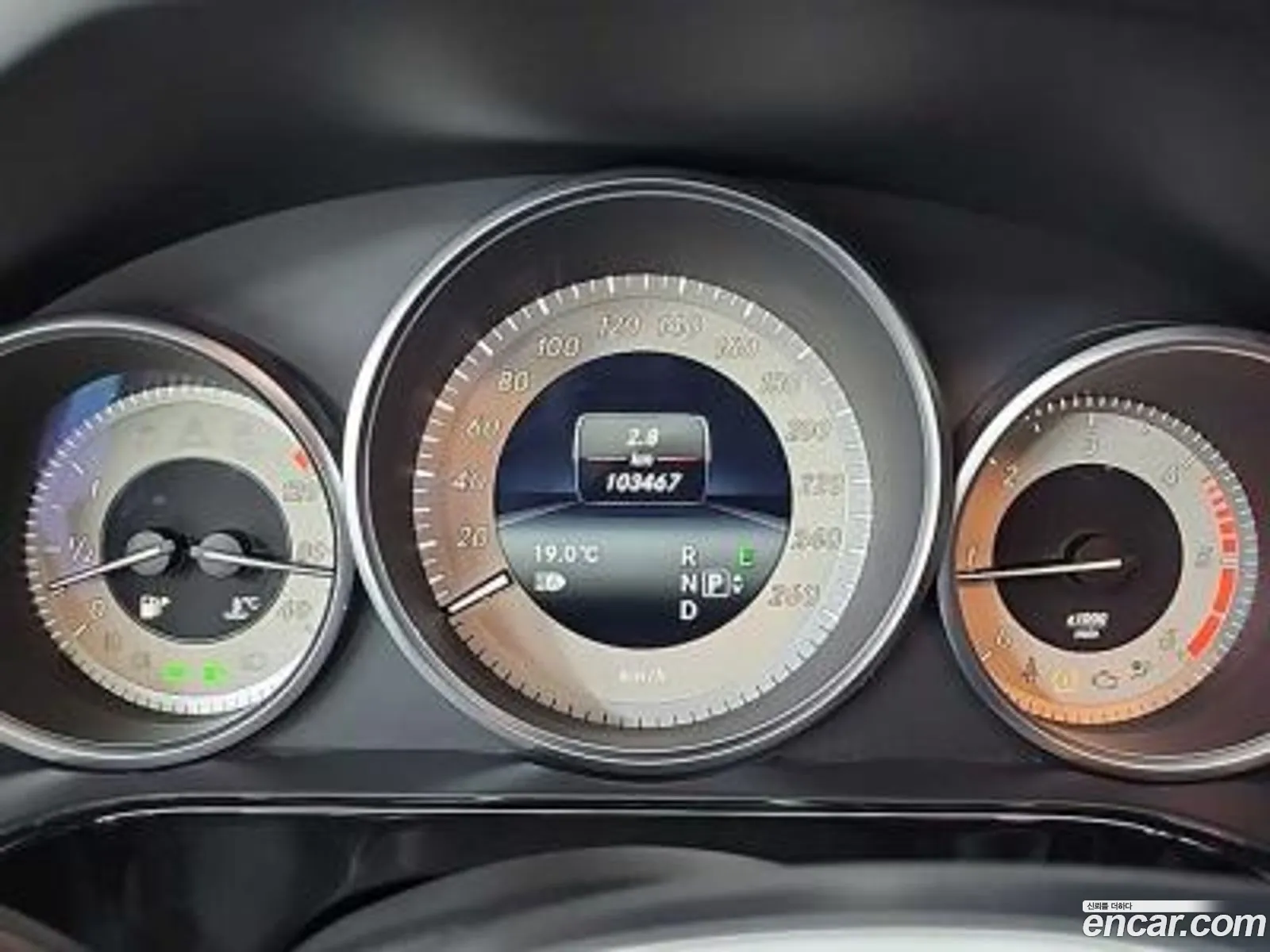 Mercedes-Benz E-Class W212 2013 — 15