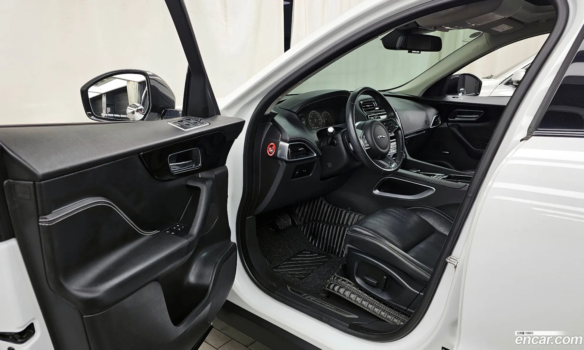 Jaguar F-Pace 2017 SADCA2BN2HA894849 — 12
