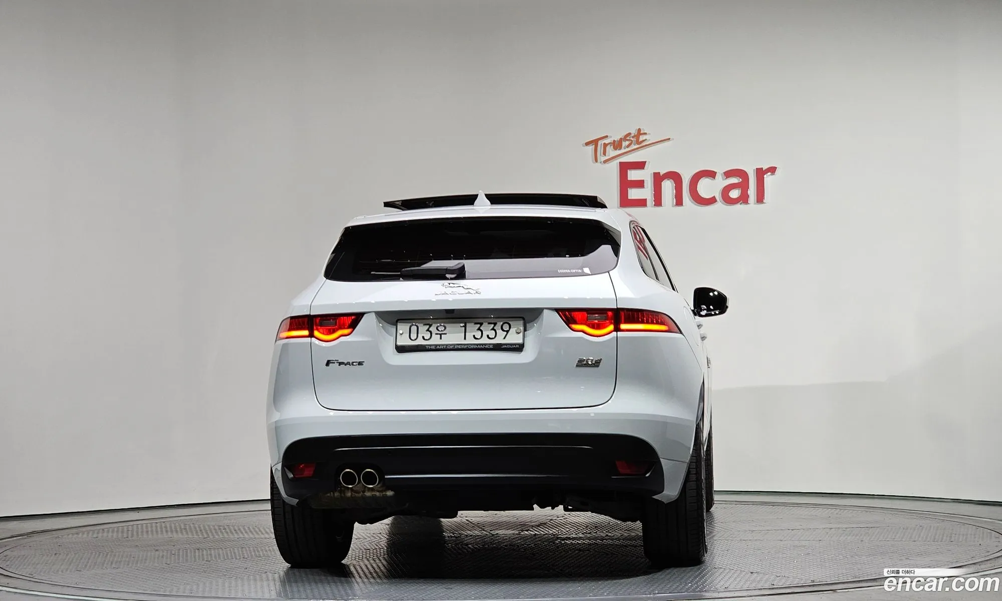 Jaguar F-Pace 2017 SADCA2BN2HA894849 — 2
