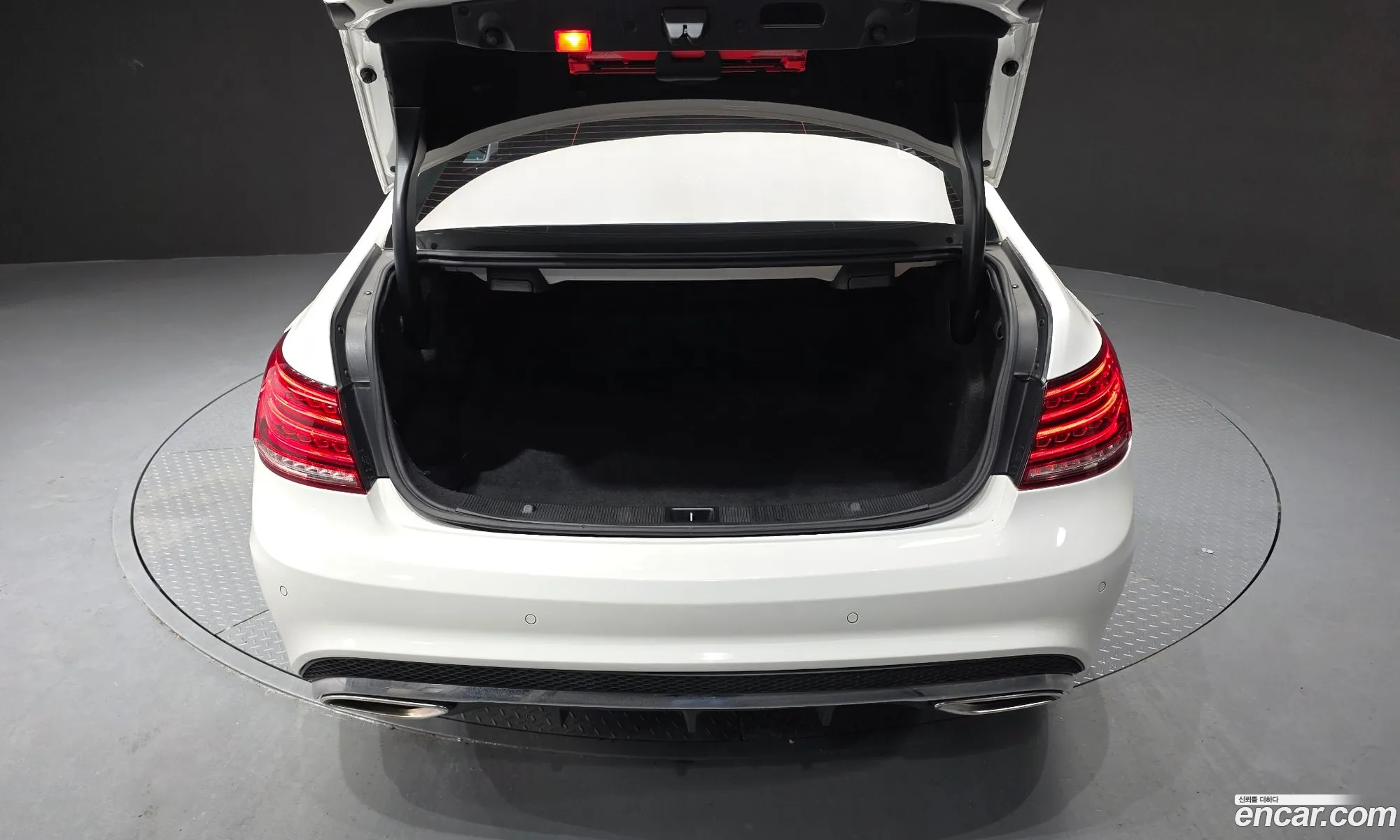 Mercedes-Benz E-Class W212 2014 WDDKJ3EB1EF280653 — 16