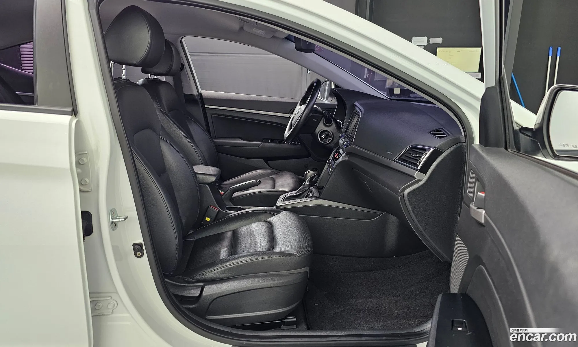 Hyundai Elantra AD 2016 — 17
