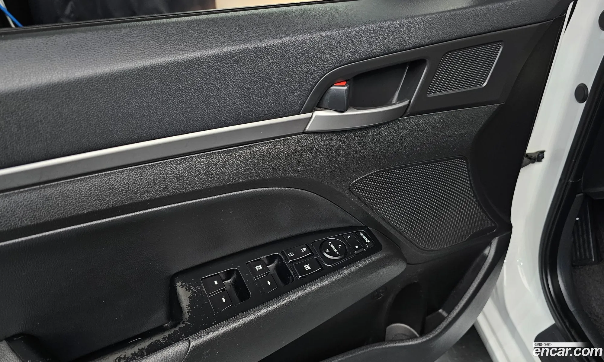 Hyundai Elantra AD 2016 — 10
