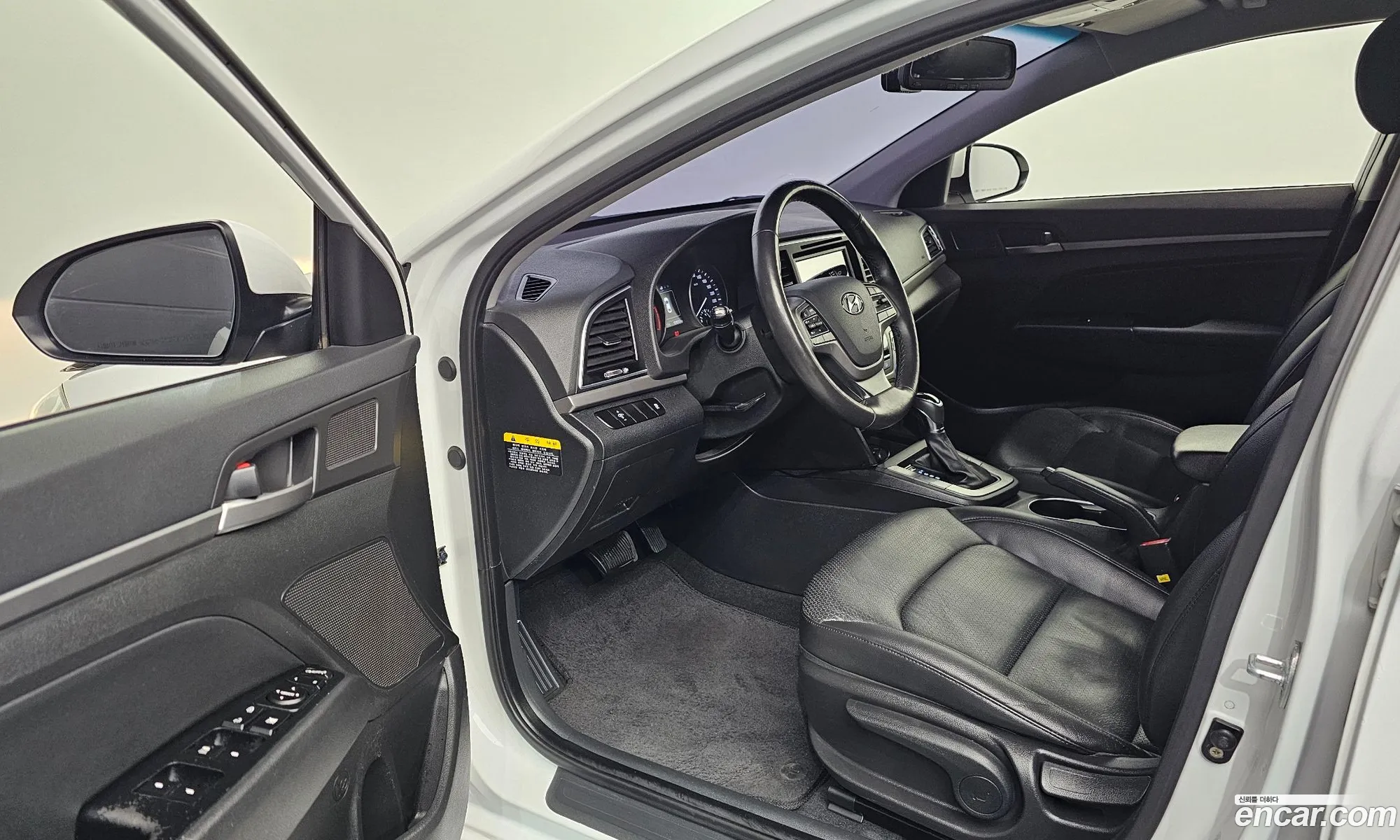 Hyundai Elantra AD 2016 — 15
