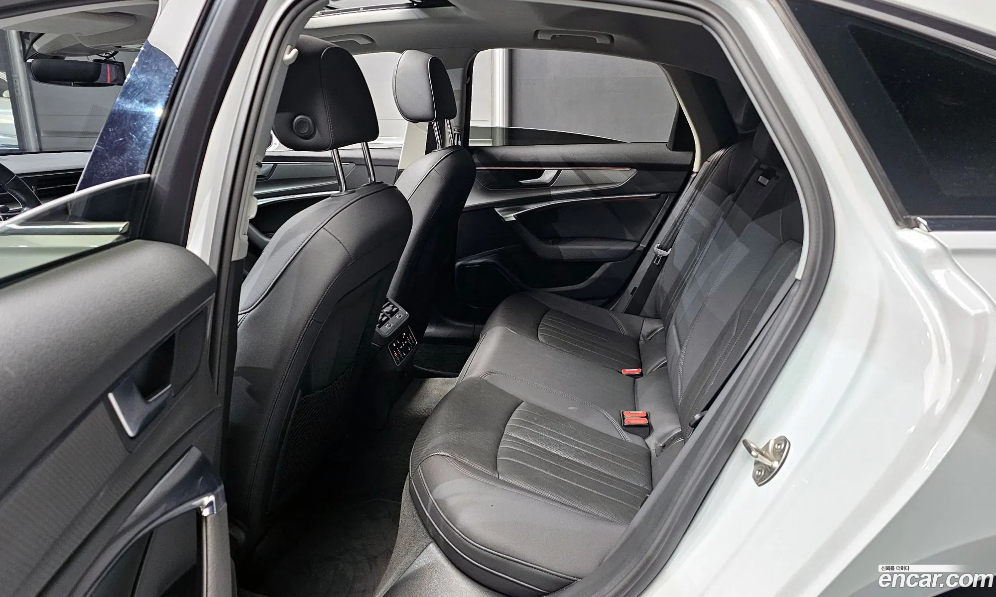 Audi A6 2021 WAUZZZF24MN006593 — 24