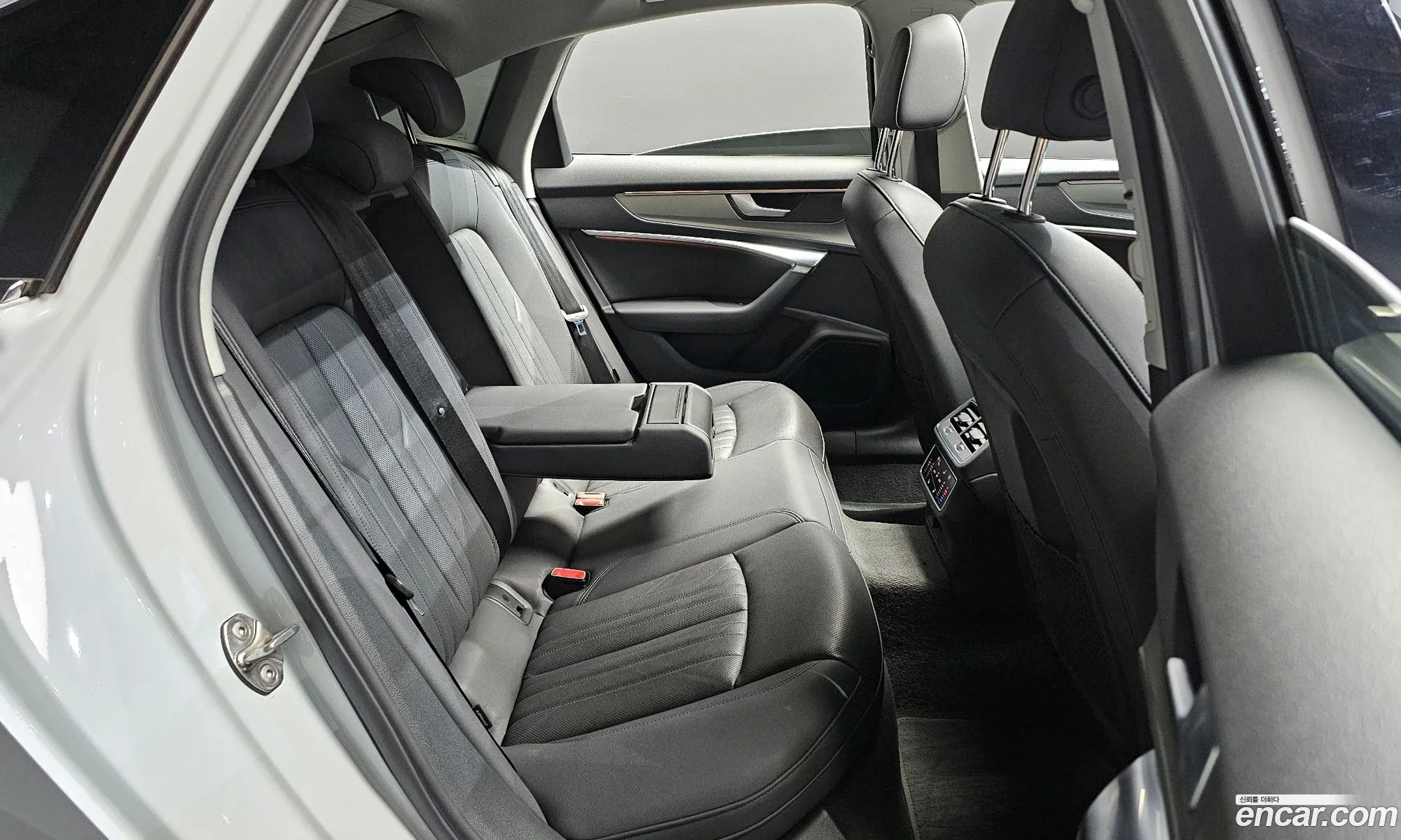 Audi A6 2021 WAUZZZF24MN006593 — 12