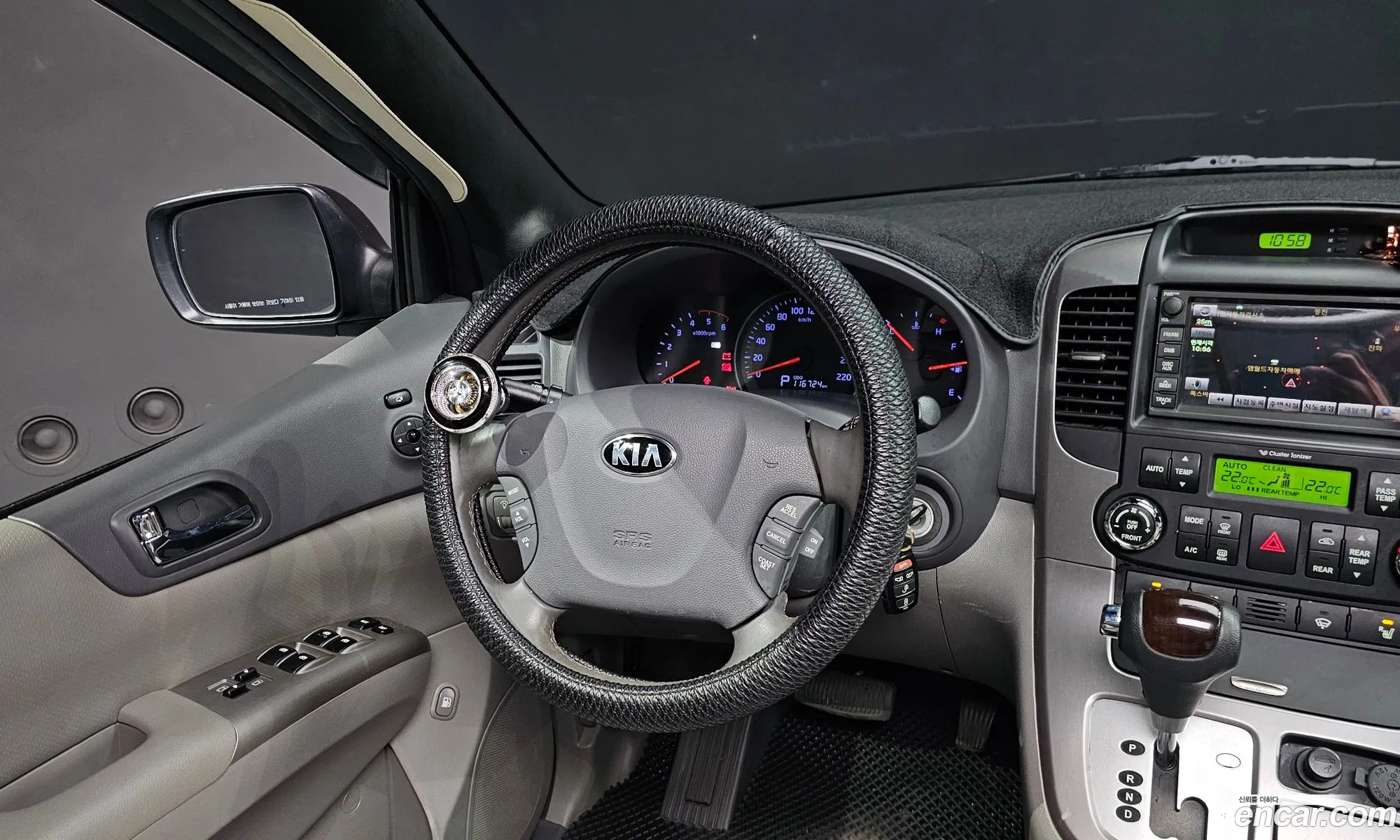 Kia Carnival R 2013 — 17