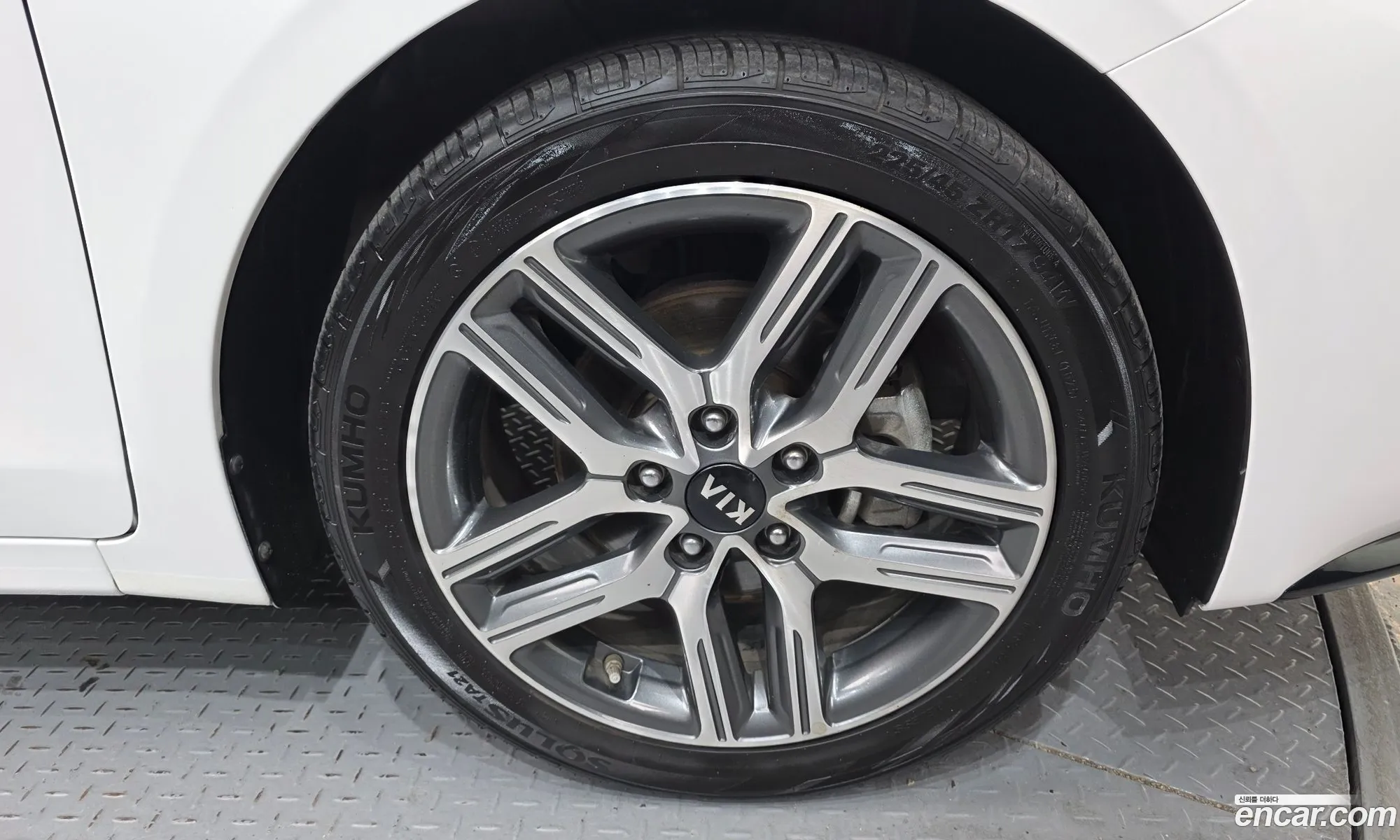 Kia K3 2019 — 17