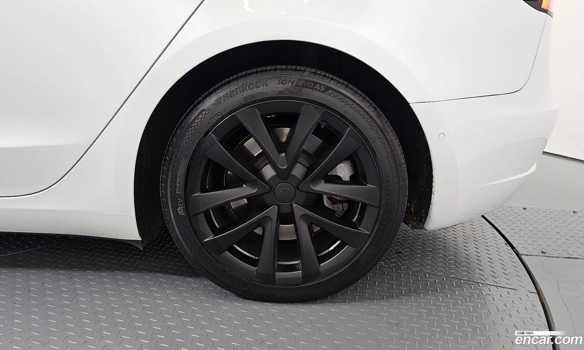 Tesla Model 3 2020 — 17