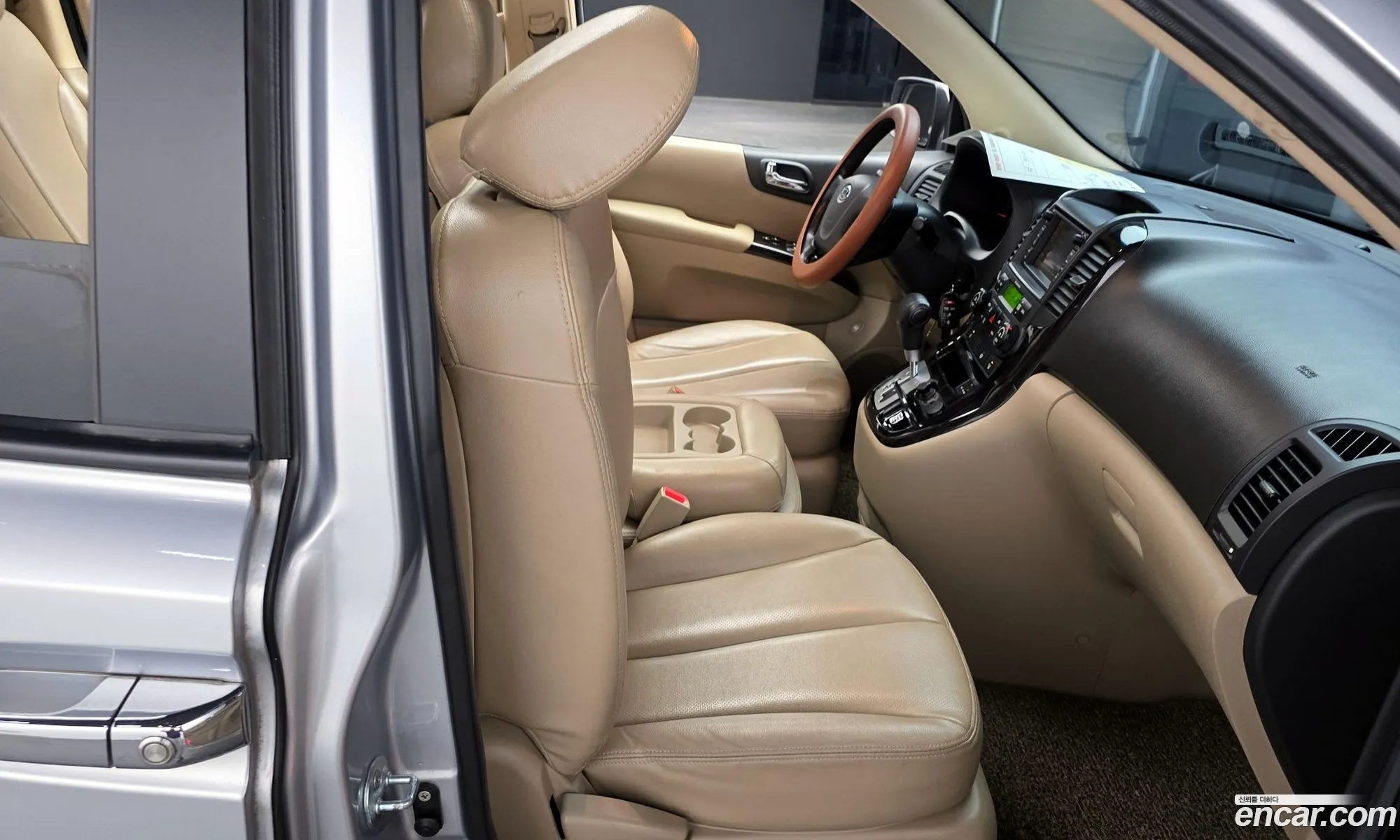 Kia Carnival R 2010 — 20