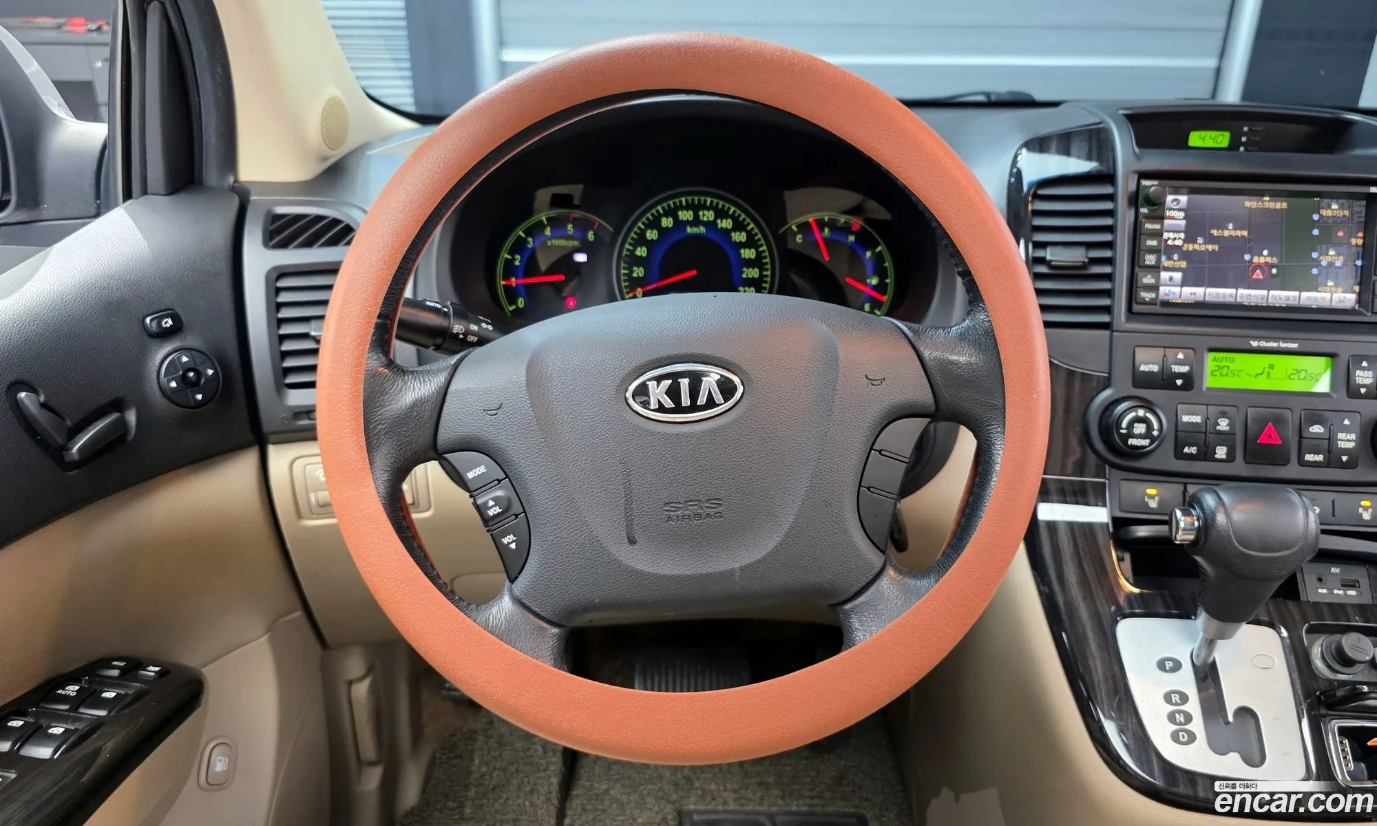 Kia Carnival R 2010 — 3