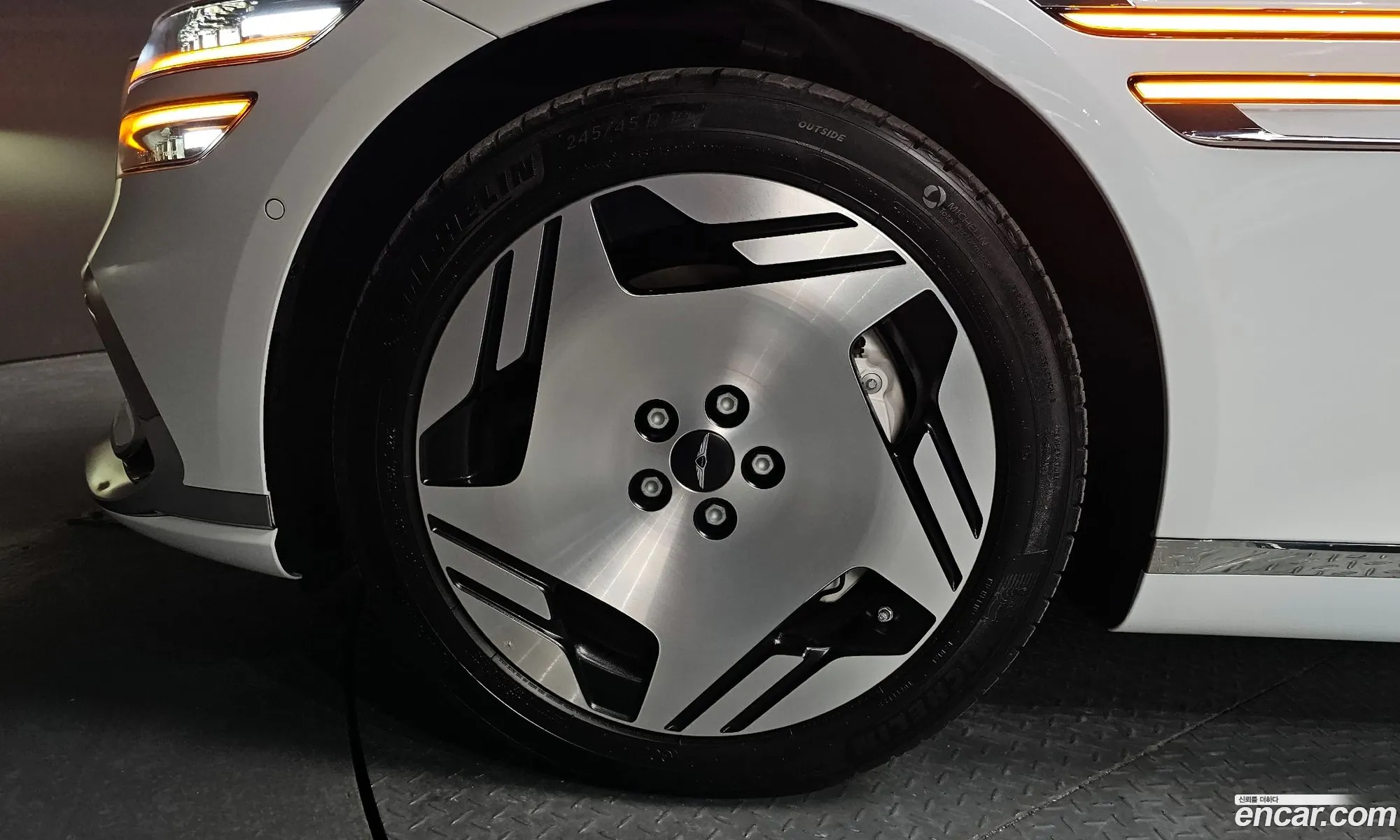 Genesis Electrified G80 2025 — 21