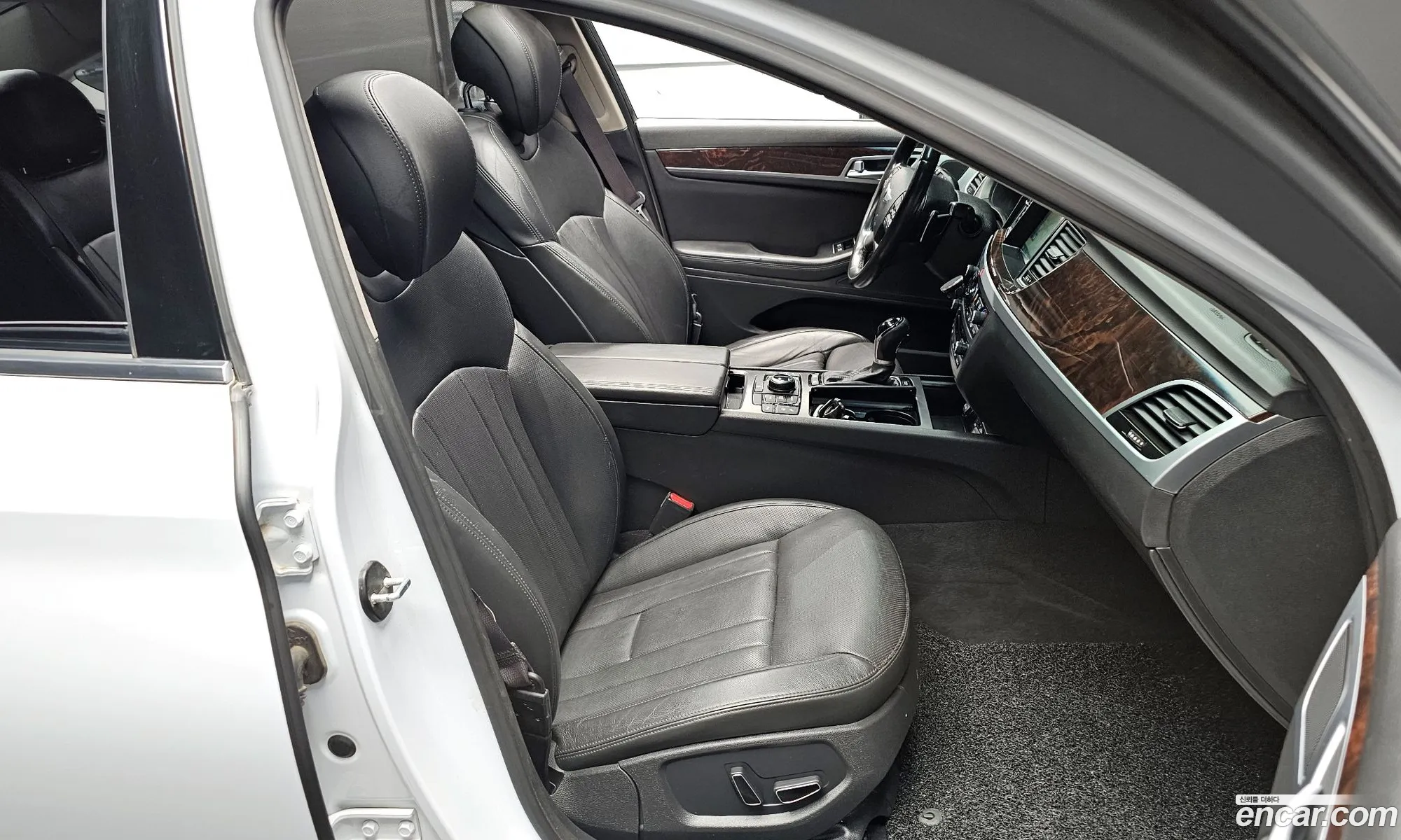 Hyundai Genesis DH 2015 — 17