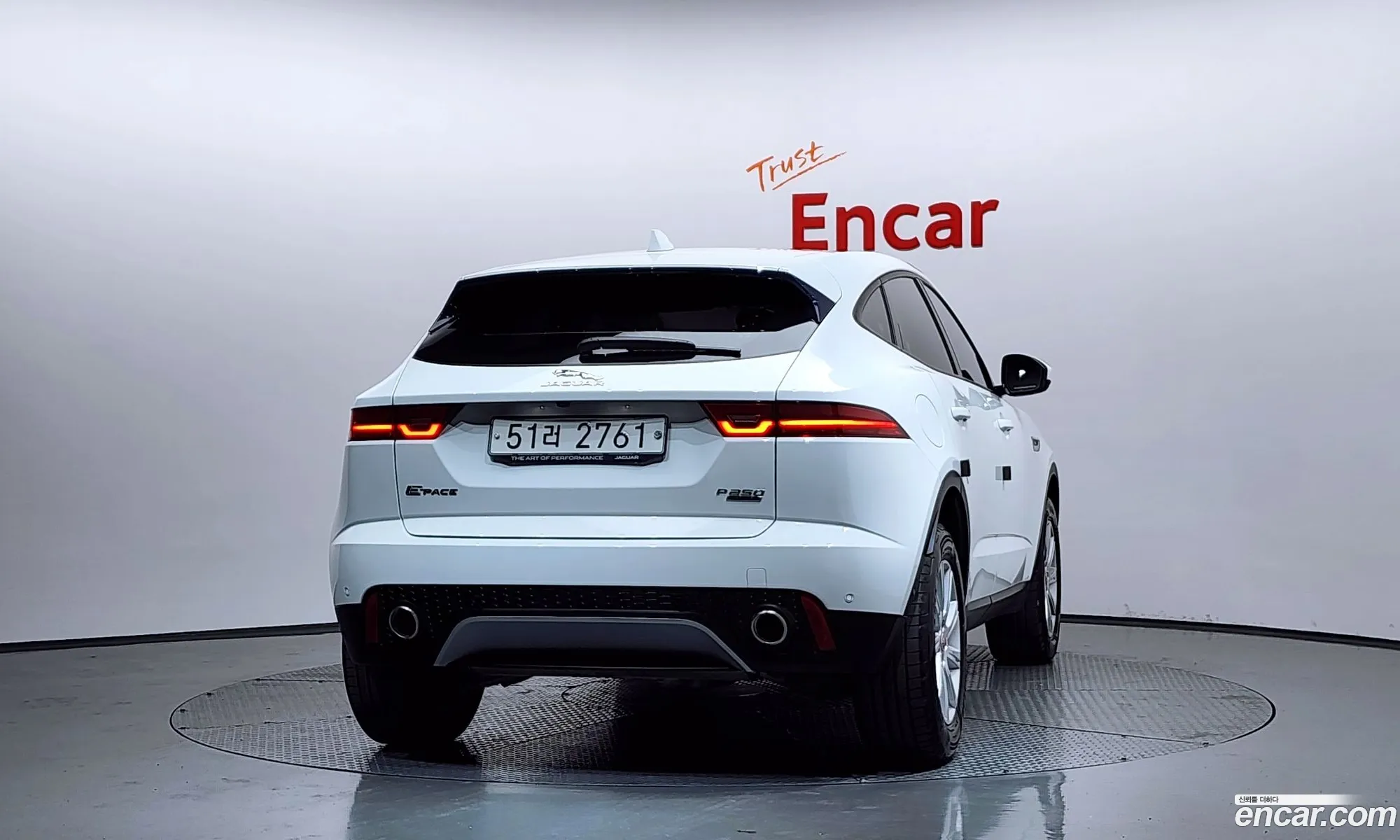 Jaguar E-Pace 2018 SADFA2BX5J1Z33275 — 14