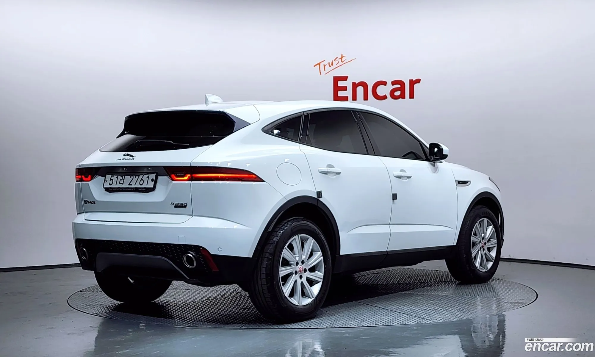 Jaguar E-Pace 2018 SADFA2BX5J1Z33275 — 12