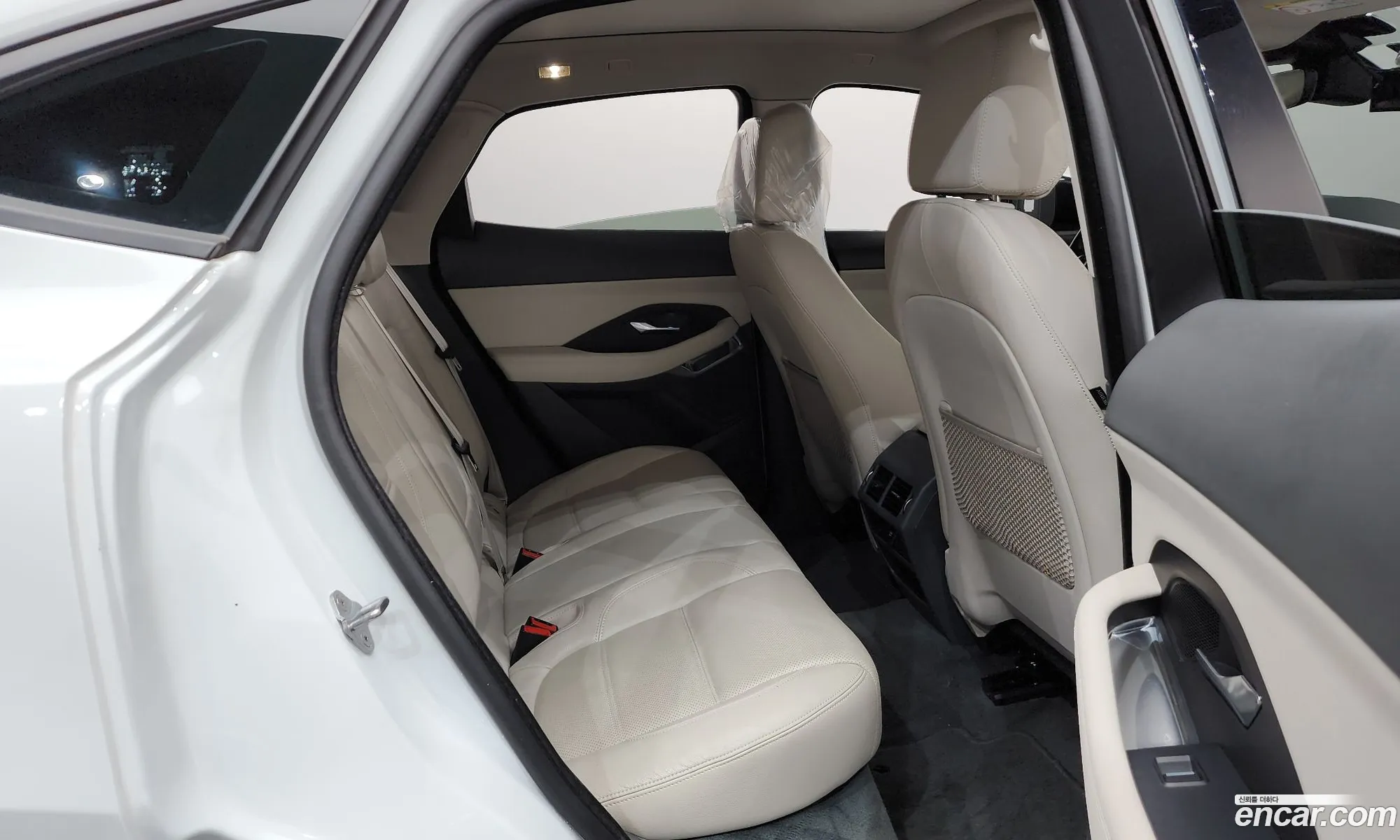Jaguar E-Pace 2018 SADFA2BX5J1Z33275 — 4