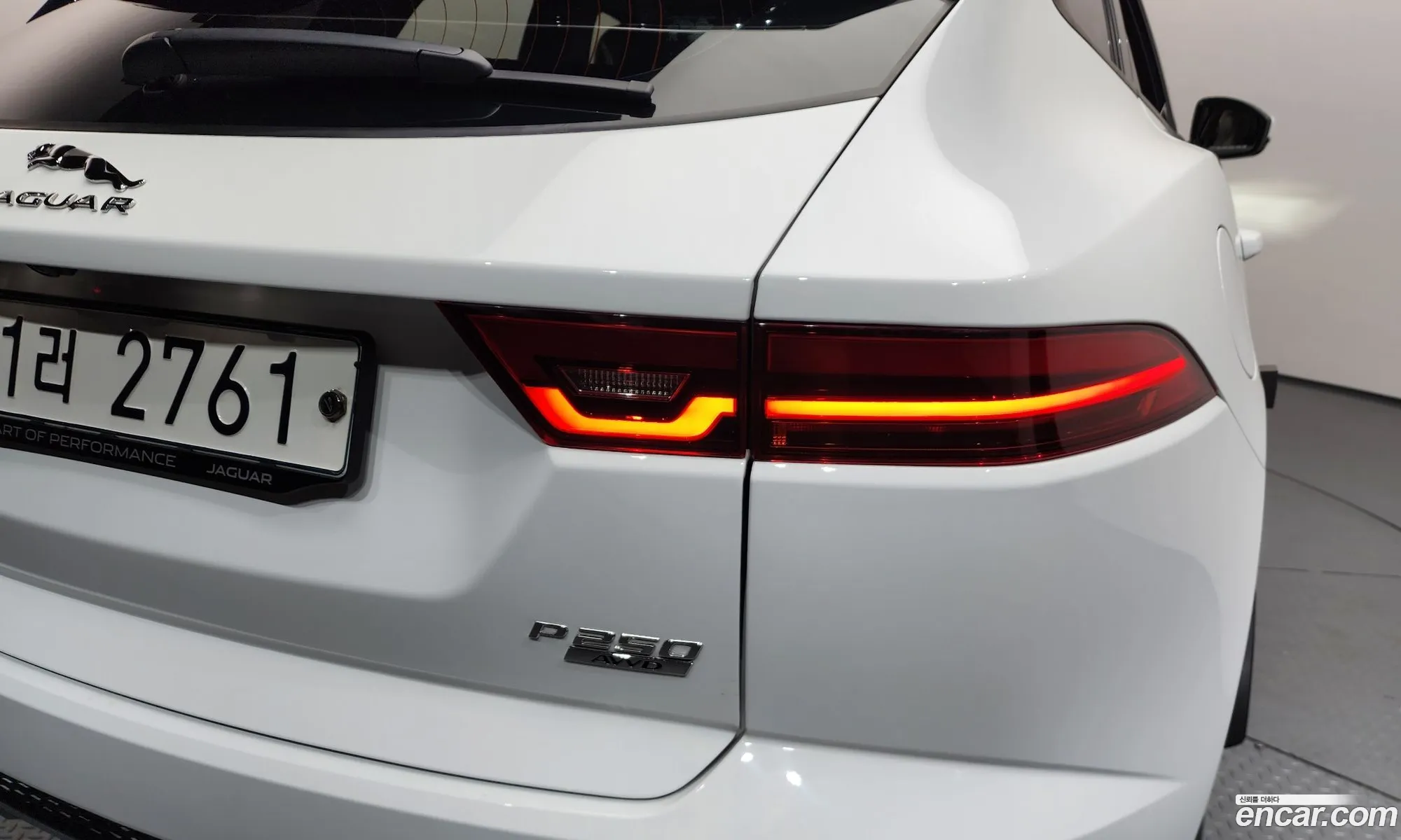 Jaguar E-Pace 2018 SADFA2BX5J1Z33275 — 34