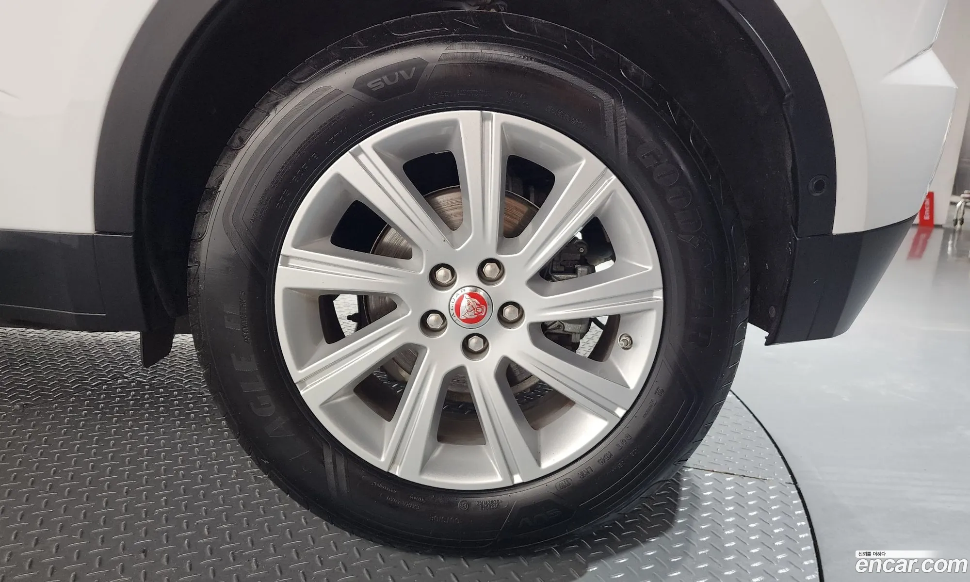 Jaguar E-Pace 2018 SADFA2BX5J1Z33275 — 2