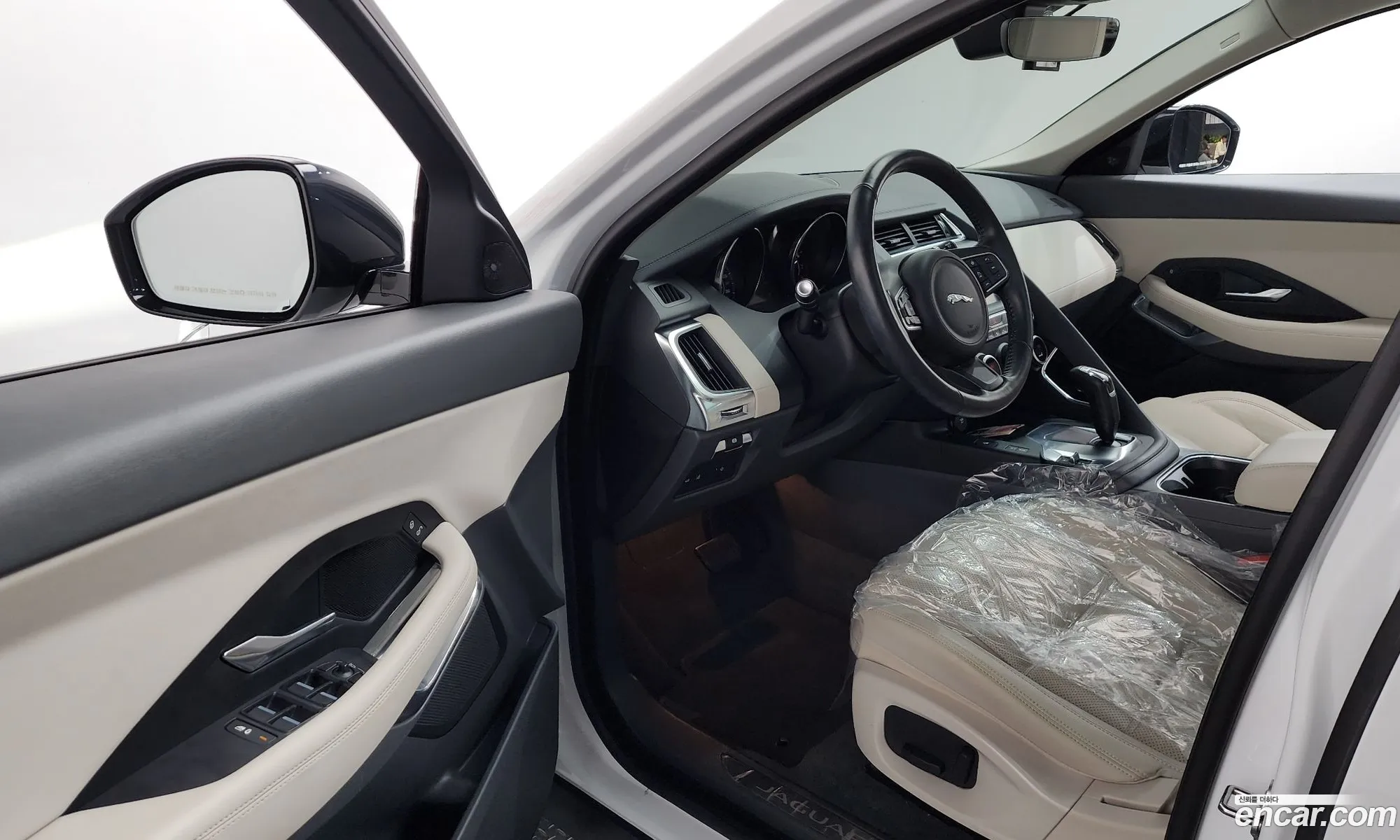 Jaguar E-Pace 2018 SADFA2BX5J1Z33275 — 20