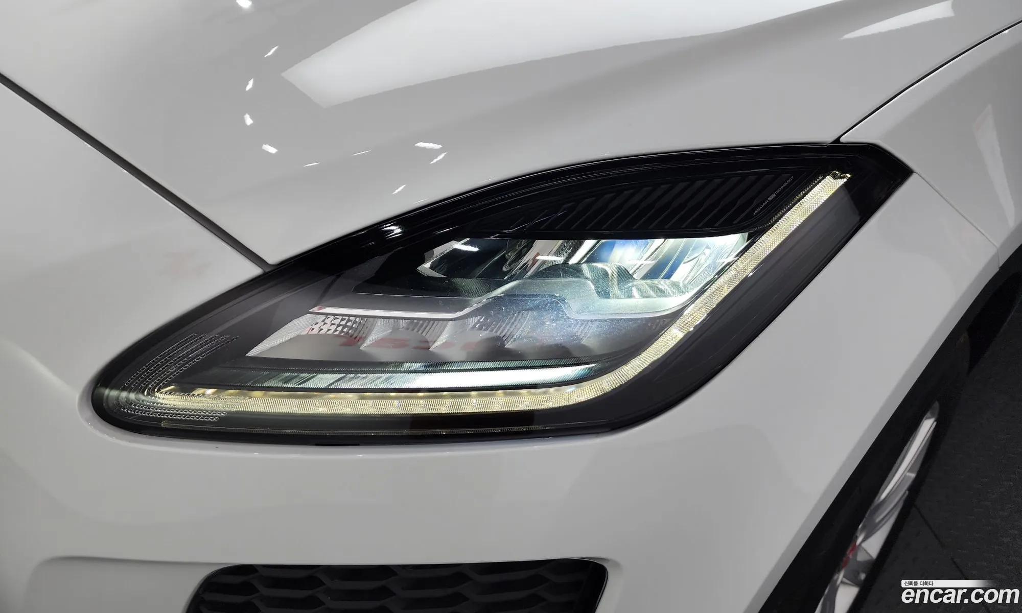 Jaguar E-Pace 2018 SADFA2BX5J1Z33275 — 6