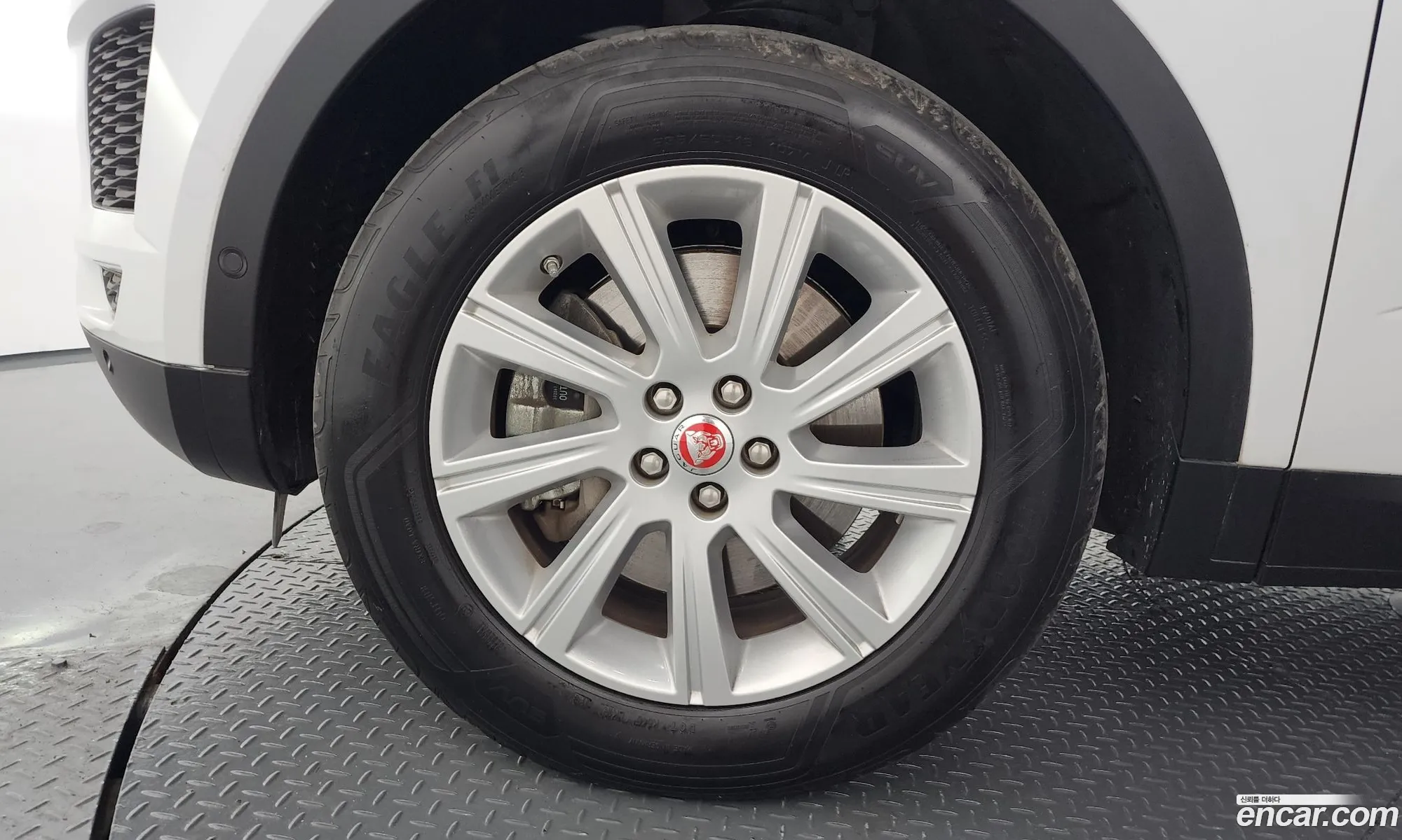 Jaguar E-Pace 2018 SADFA2BX5J1Z33275 — 3