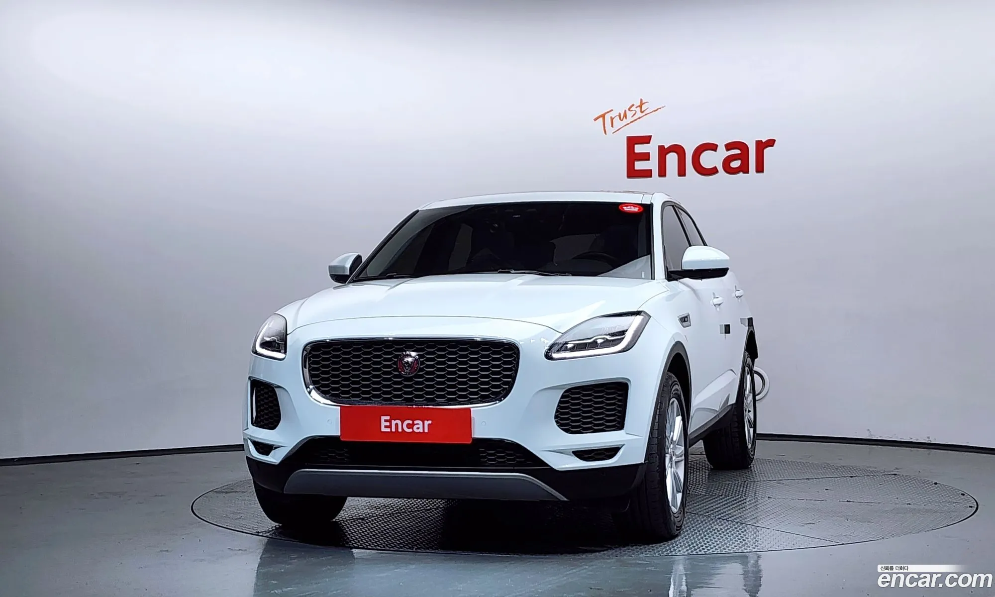 Jaguar E-Pace 2018 SADFA2BX5J1Z33275 — 15