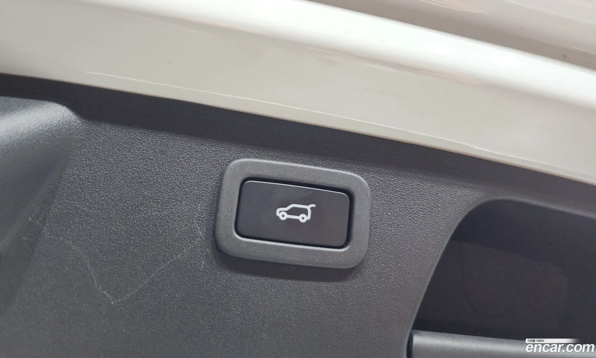 Jaguar E-Pace 2018 SADFA2BX5J1Z33275 — 11