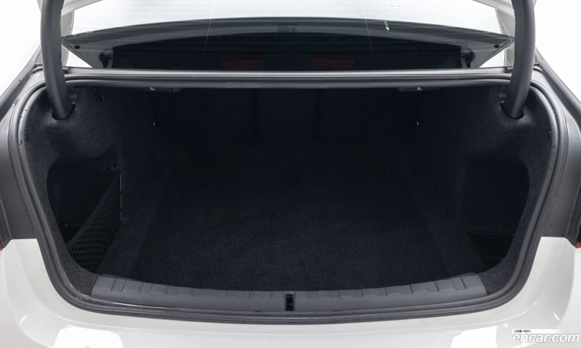 BMW 3 Series 2025 — 16