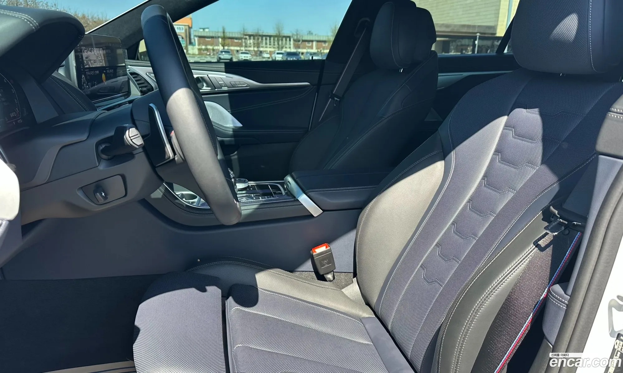 BMW 8 Series 2025 — 12
