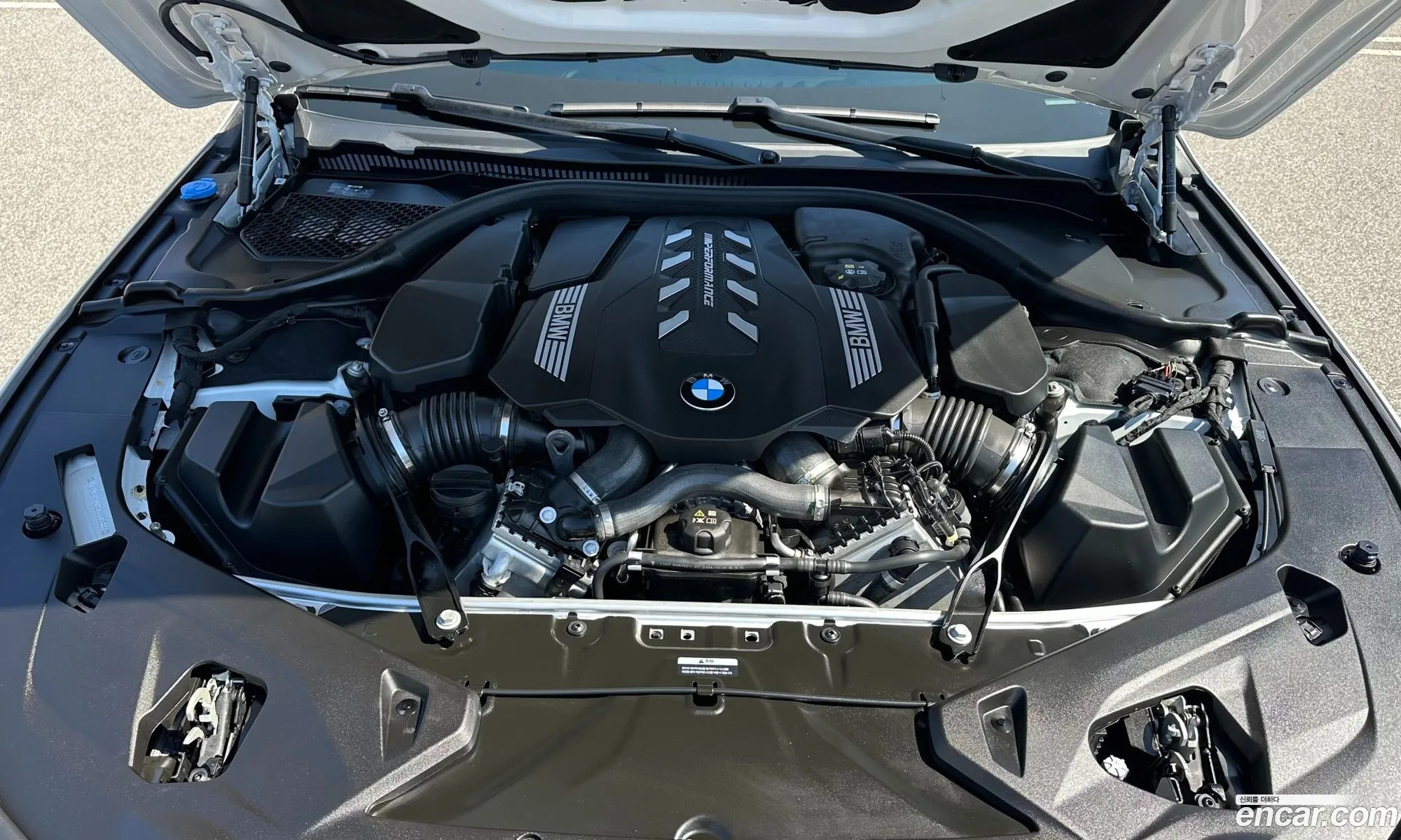 BMW 8 Series 2025 — 6