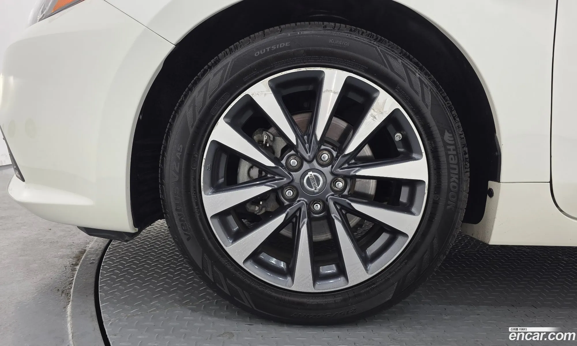 Nissan Altima 2017 1N4AL3AP1HC134394 — 4